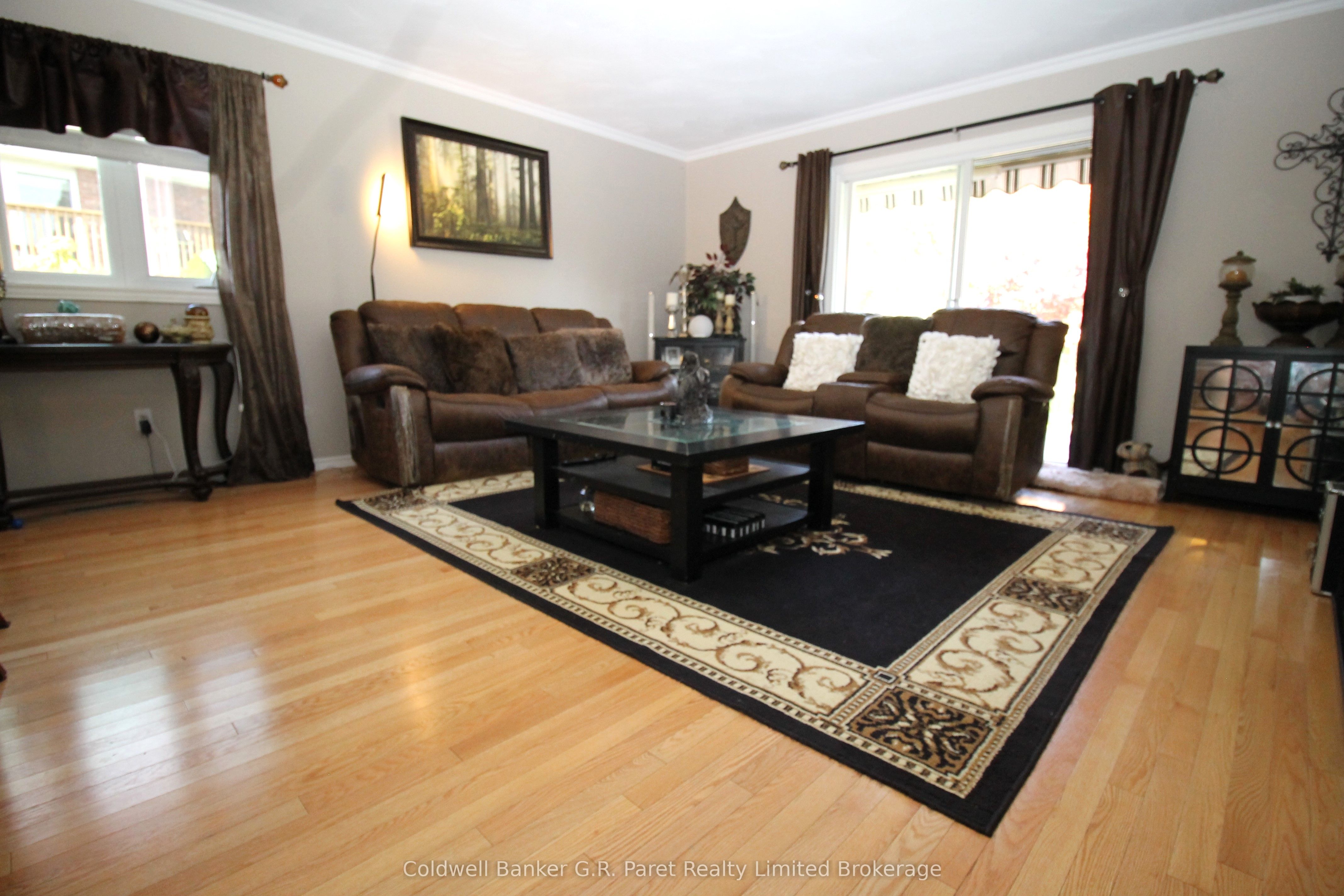 #5 - 150 Oak Street Property Photo 9
