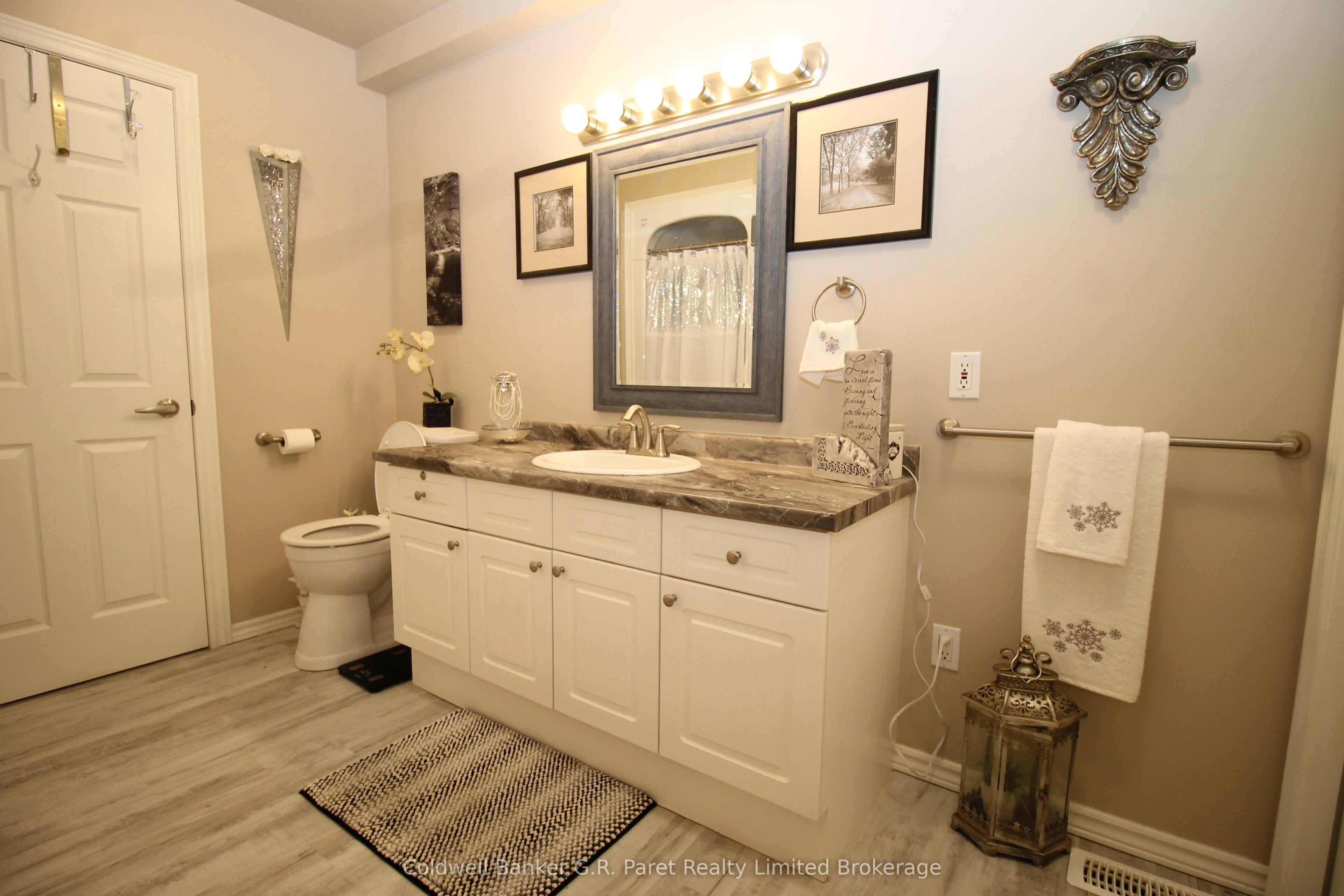 #5 - 150 Oak Street Property Photo 15