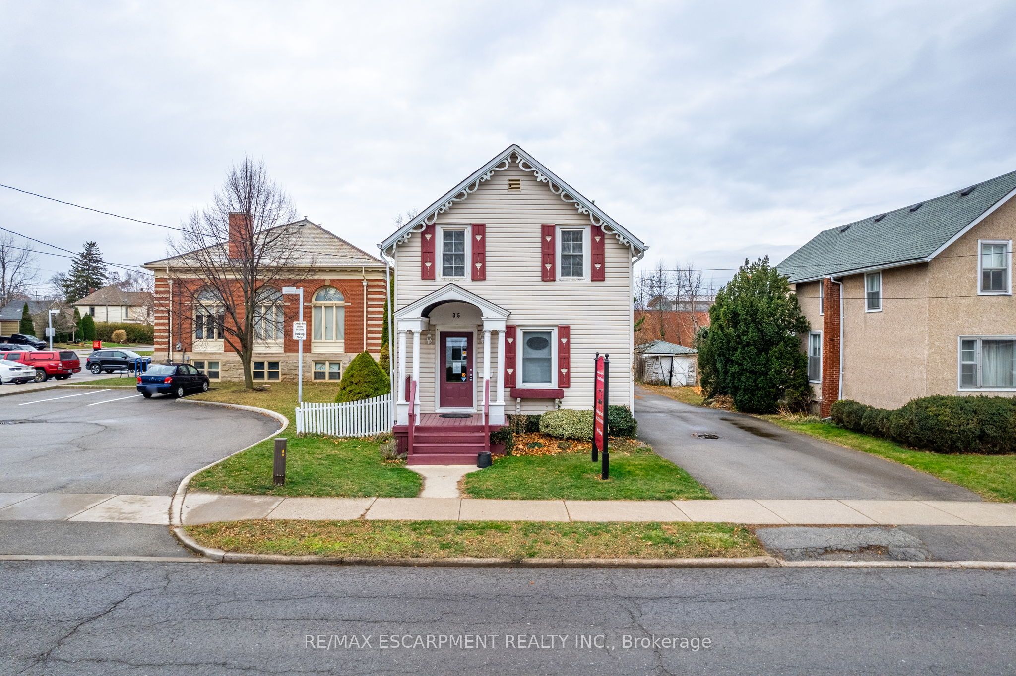 35 Ontario Street Property Photo 2