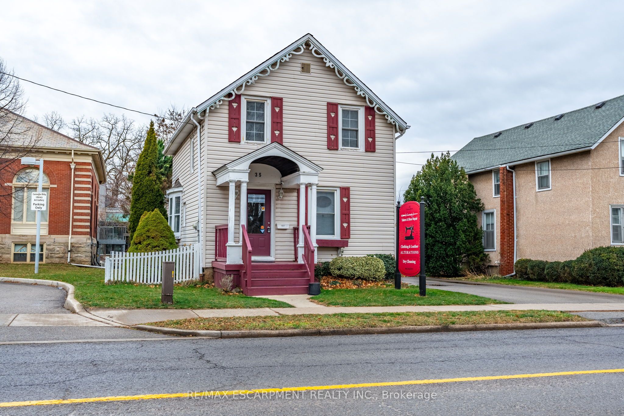 35 Ontario Street Property Photo 4
