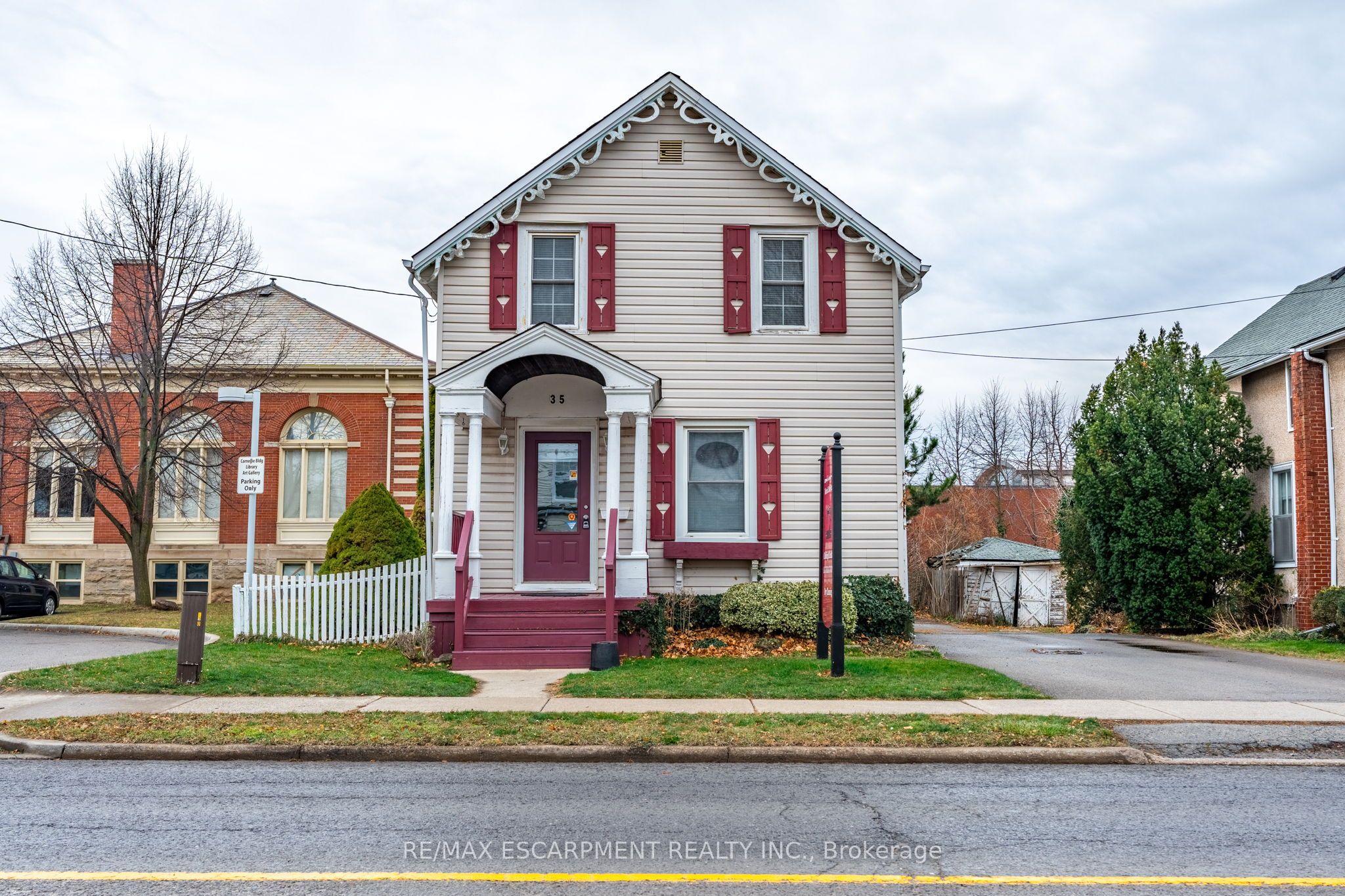 35 Ontario Street Property Photo 5