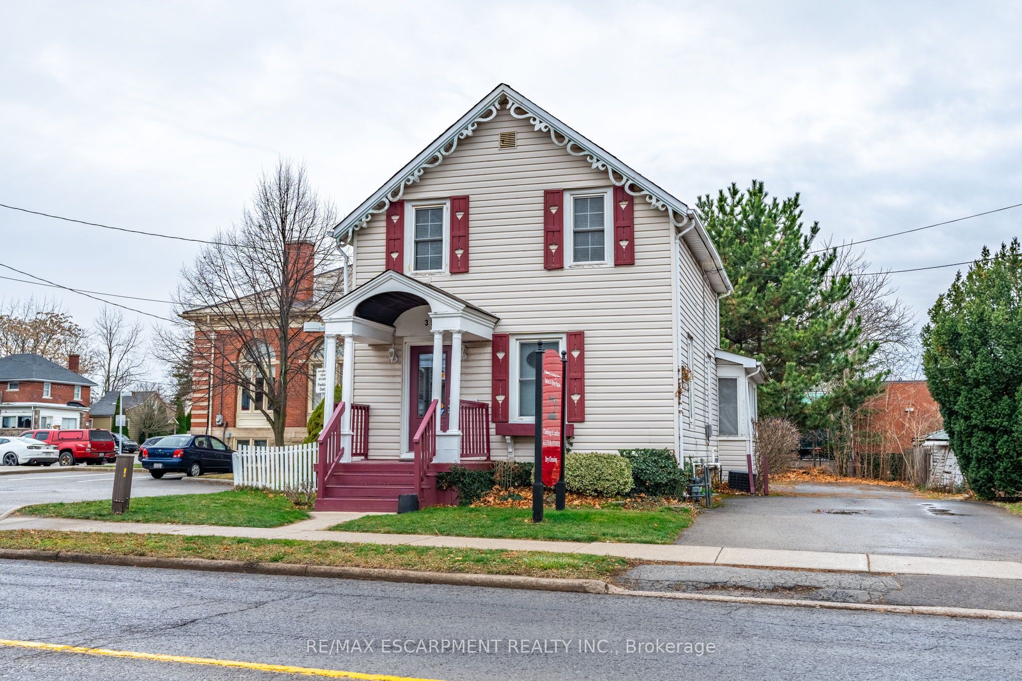 35 Ontario Street Property Photo 6