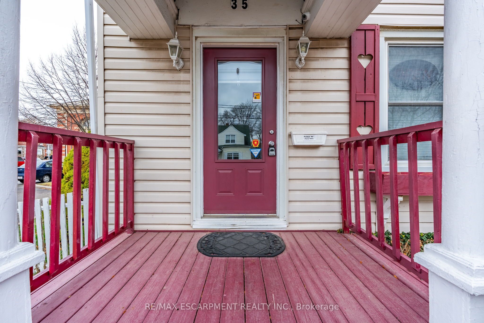 35 Ontario Street Property Photo 9