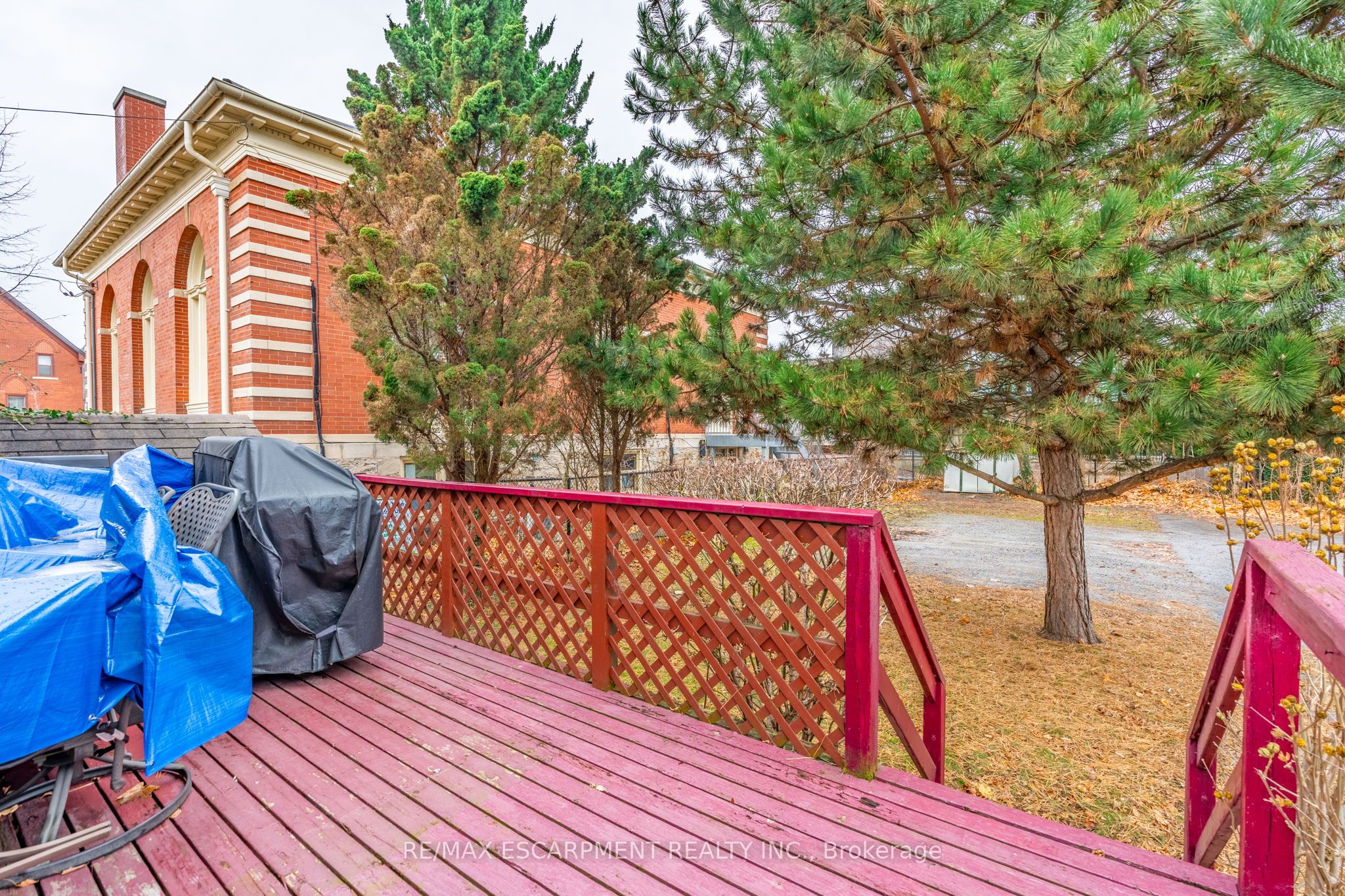 35 Ontario Street Property Photo 11