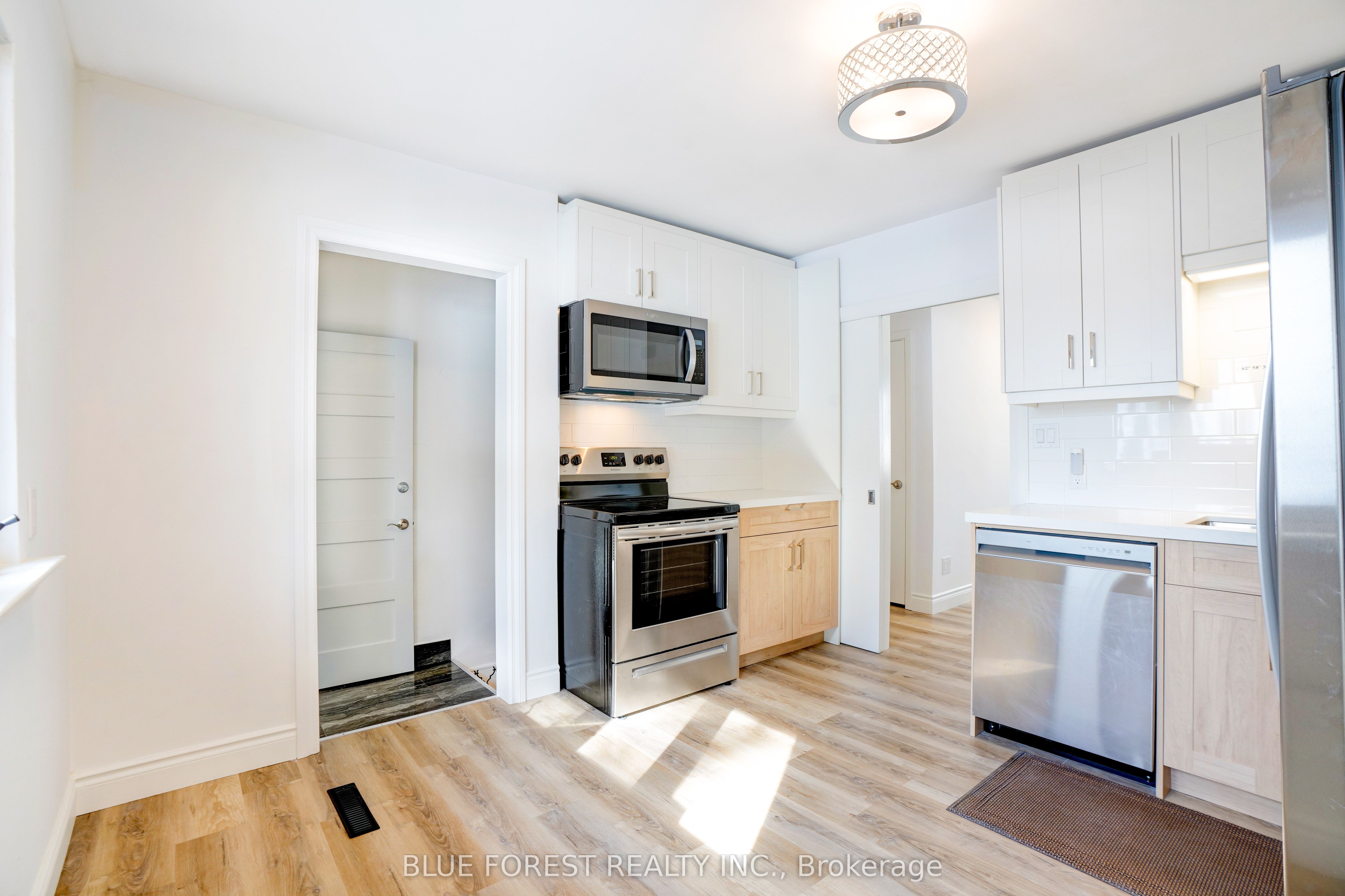 574 Oakridge Dr Property Photo 8