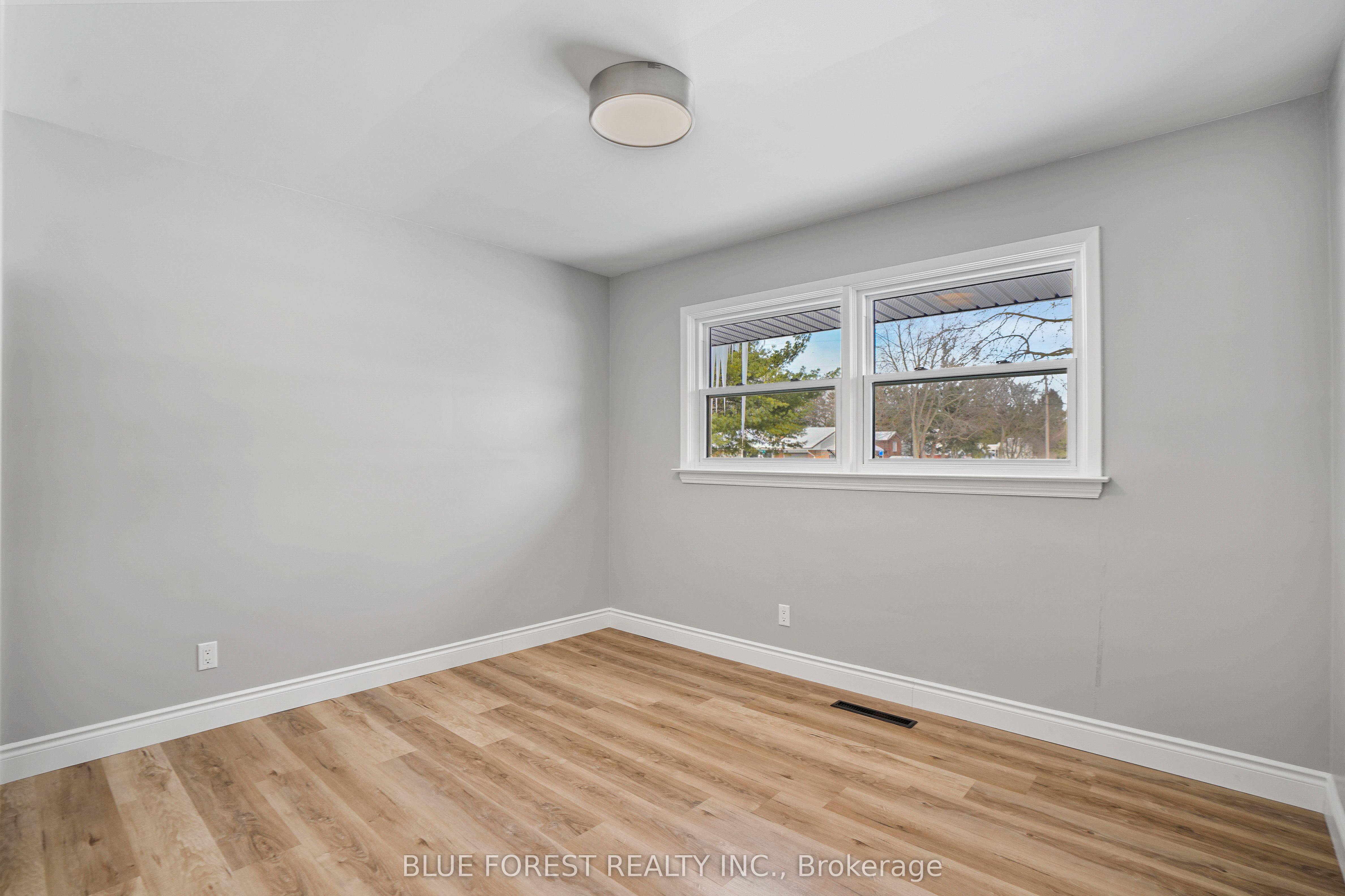 574 Oakridge Dr Property Photo 11
