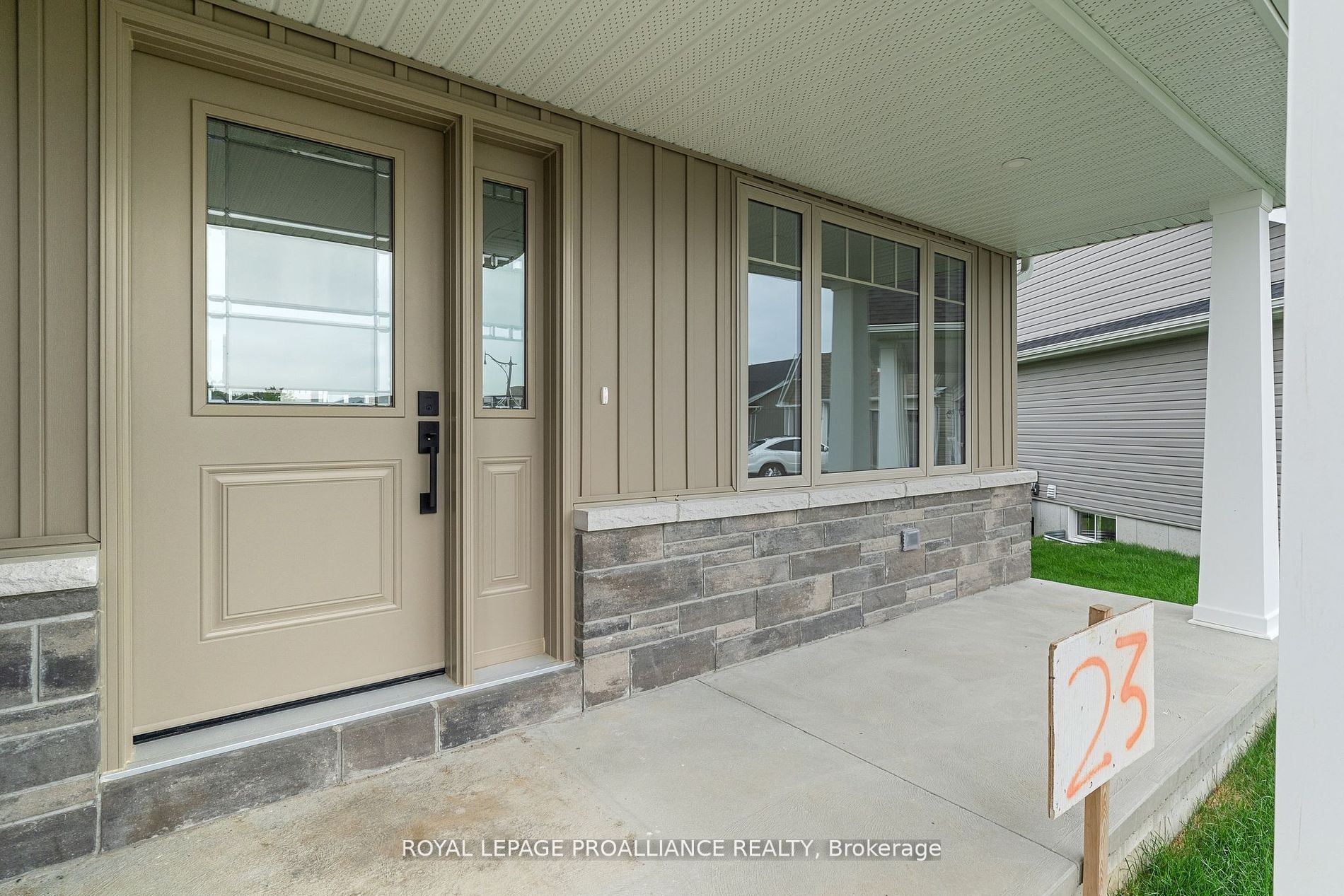 72 Stirling Crescent Property Photo 9