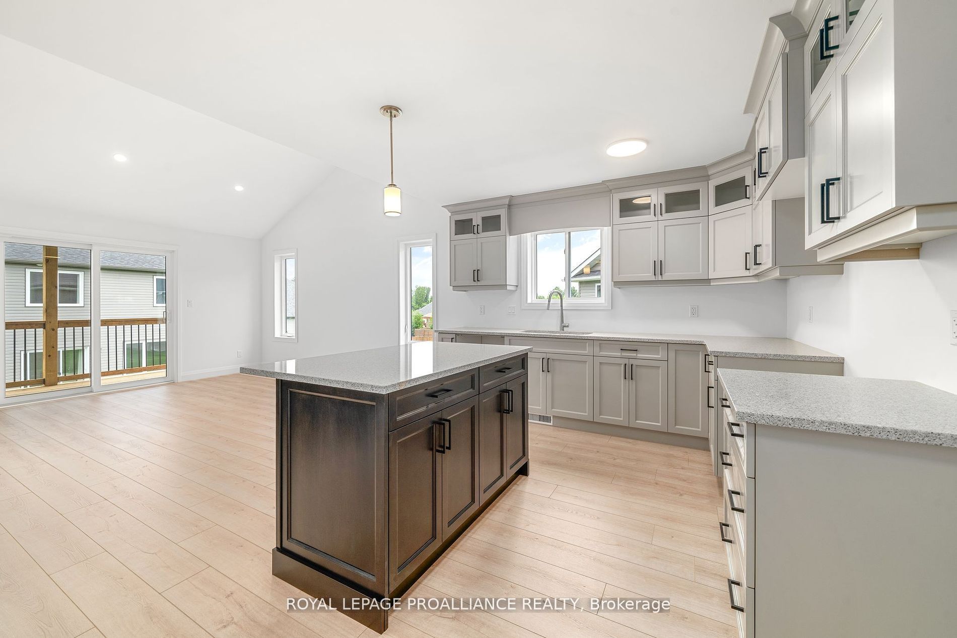 72 Stirling Crescent Property Photo 12