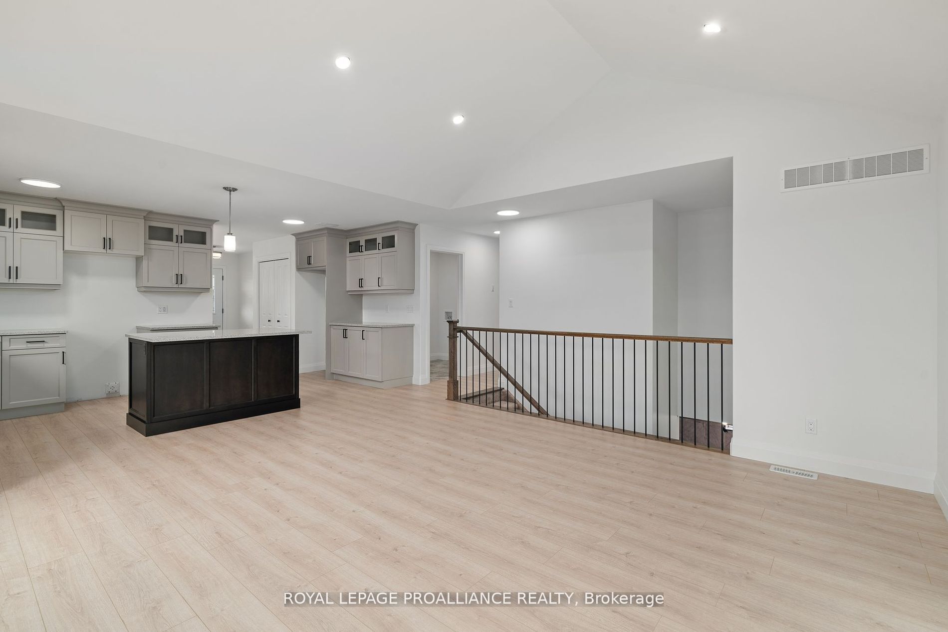 72 Stirling Crescent Property Photo 18