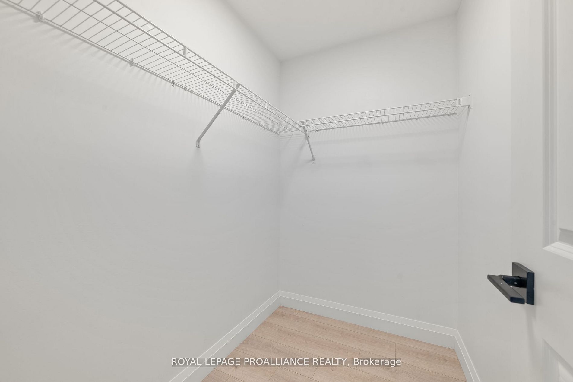 72 Stirling Crescent Property Photo 26