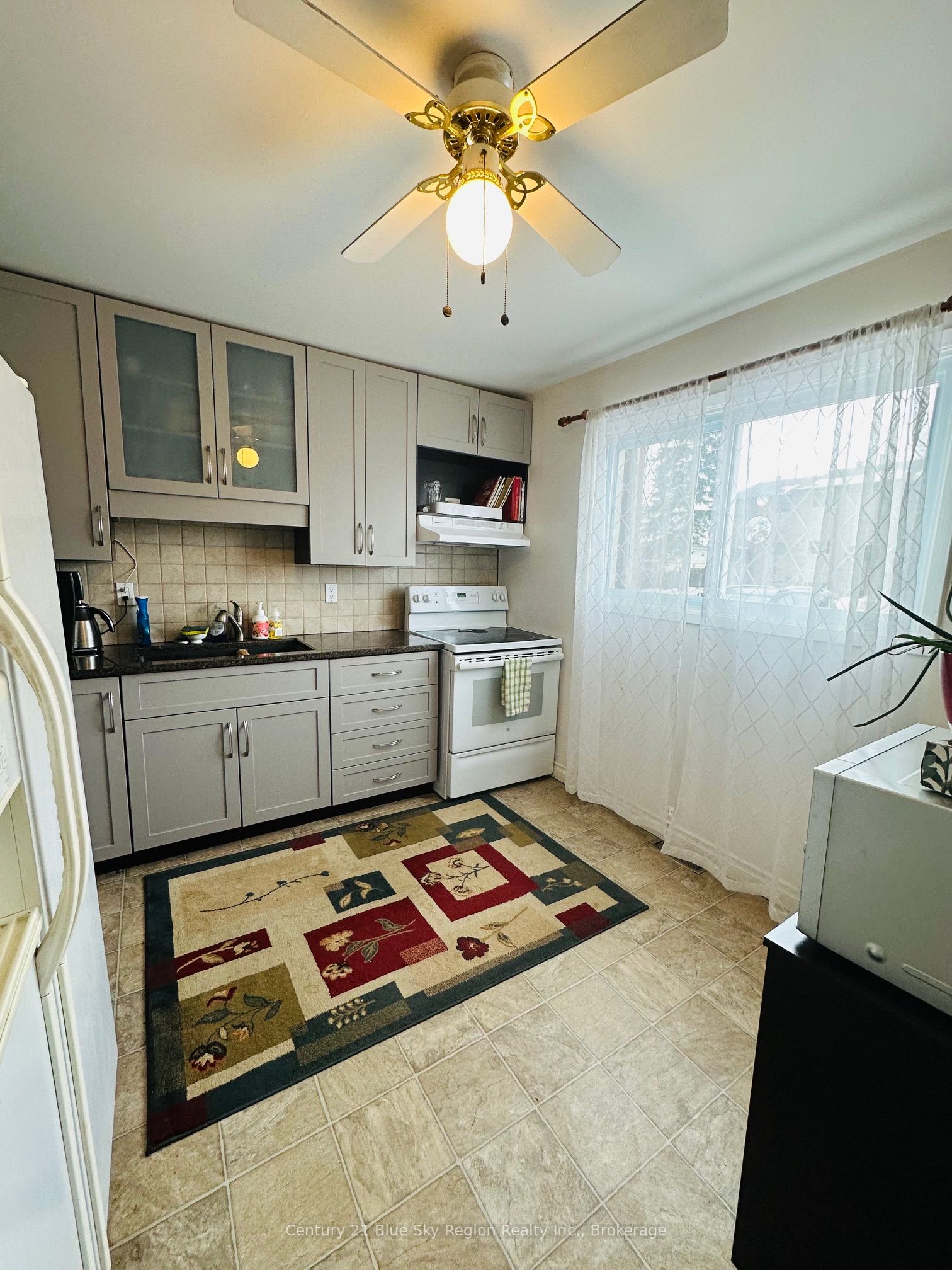#b1 - 450 Lakeshore Drive Property Photo 4