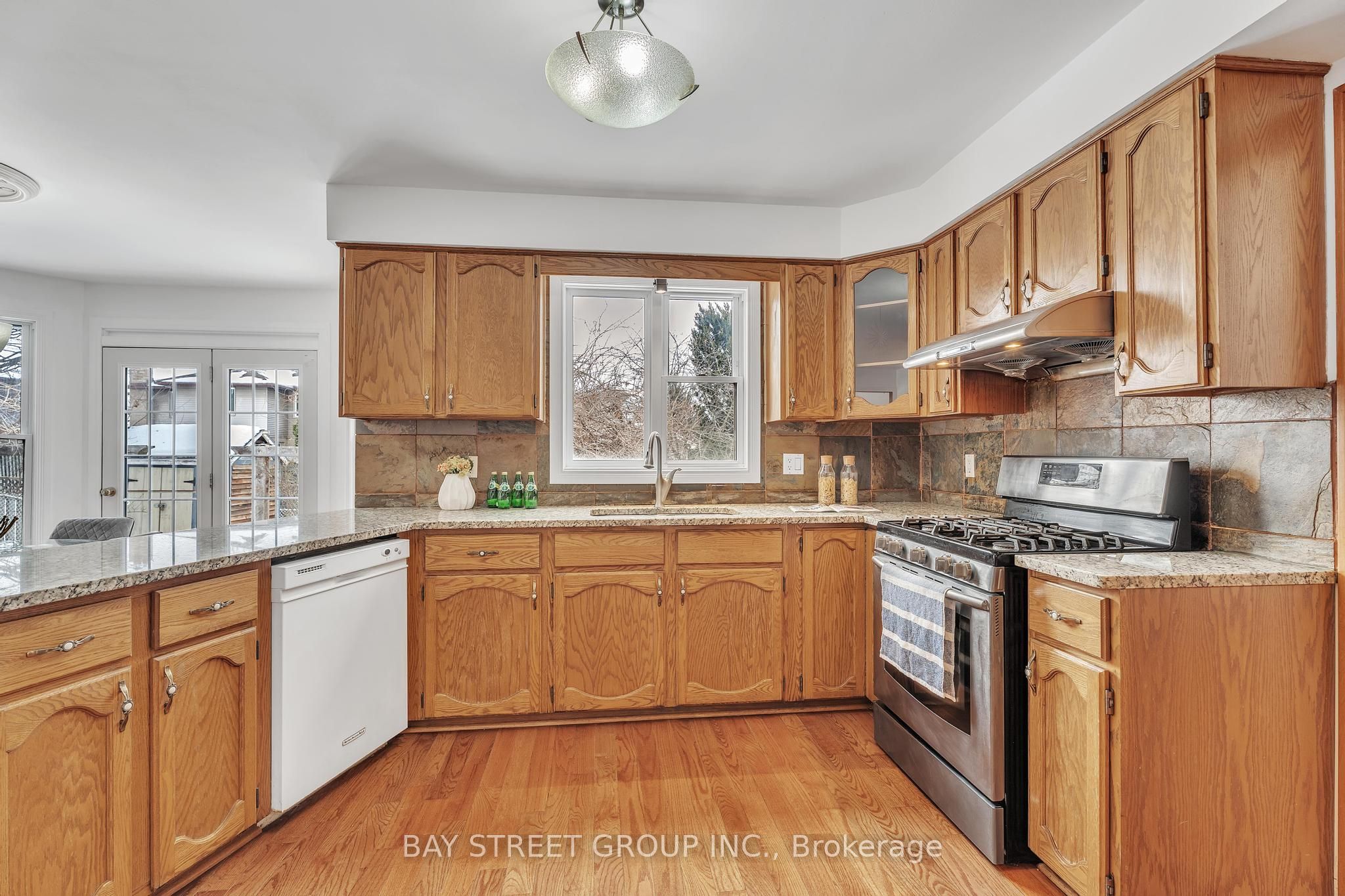 976 Griffith Street Property Photo 13