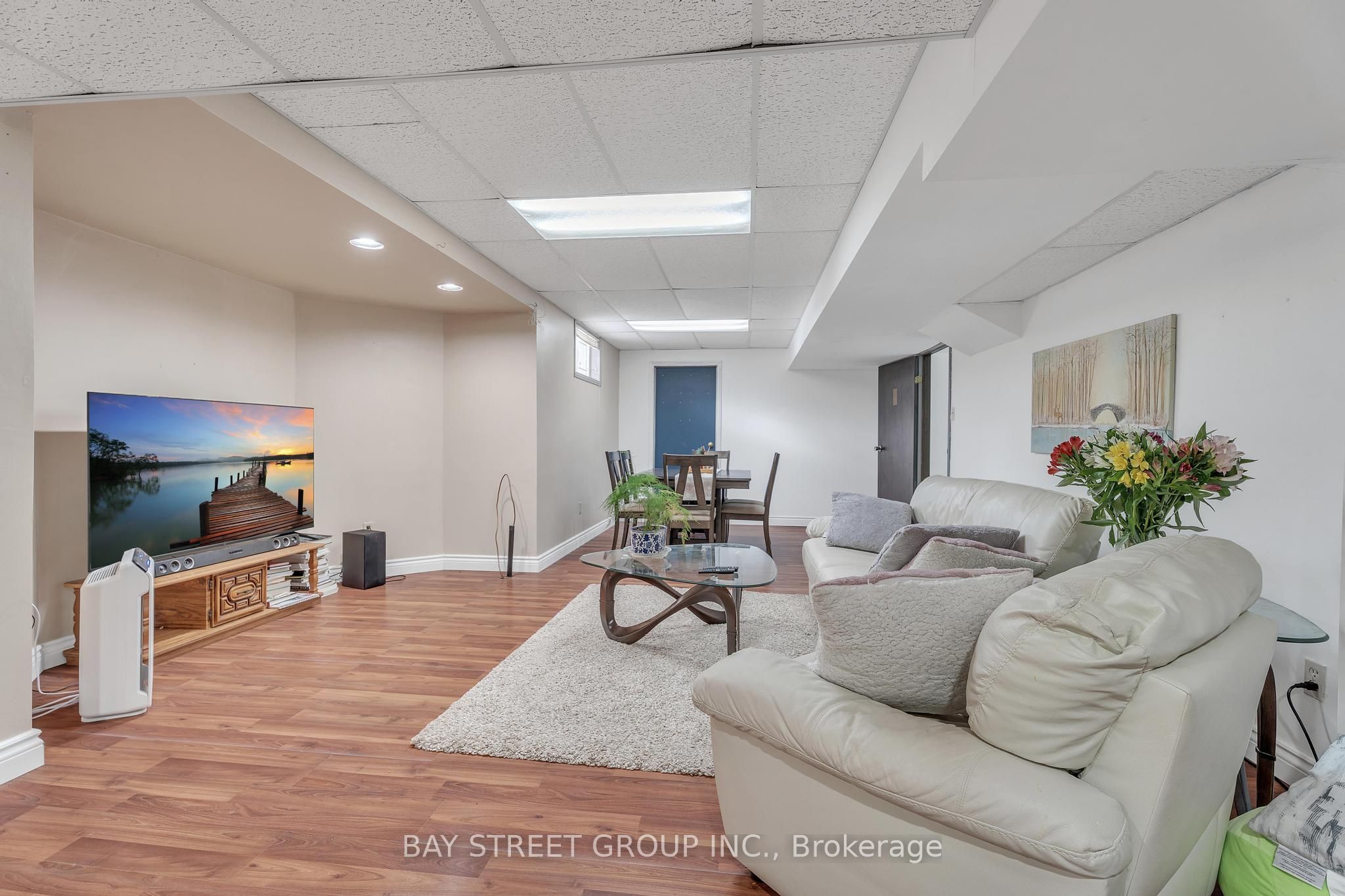 976 Griffith Street Property Photo 40