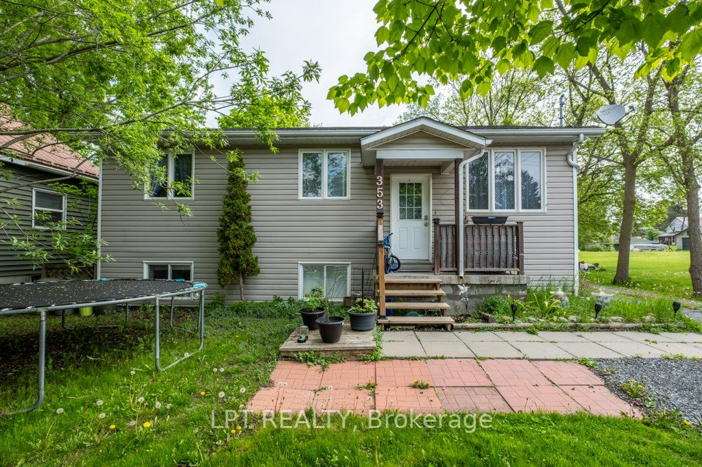 353 Charles St N Property Photo