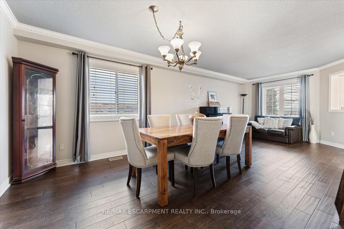 6 Tamarack Court Property Photo 8
