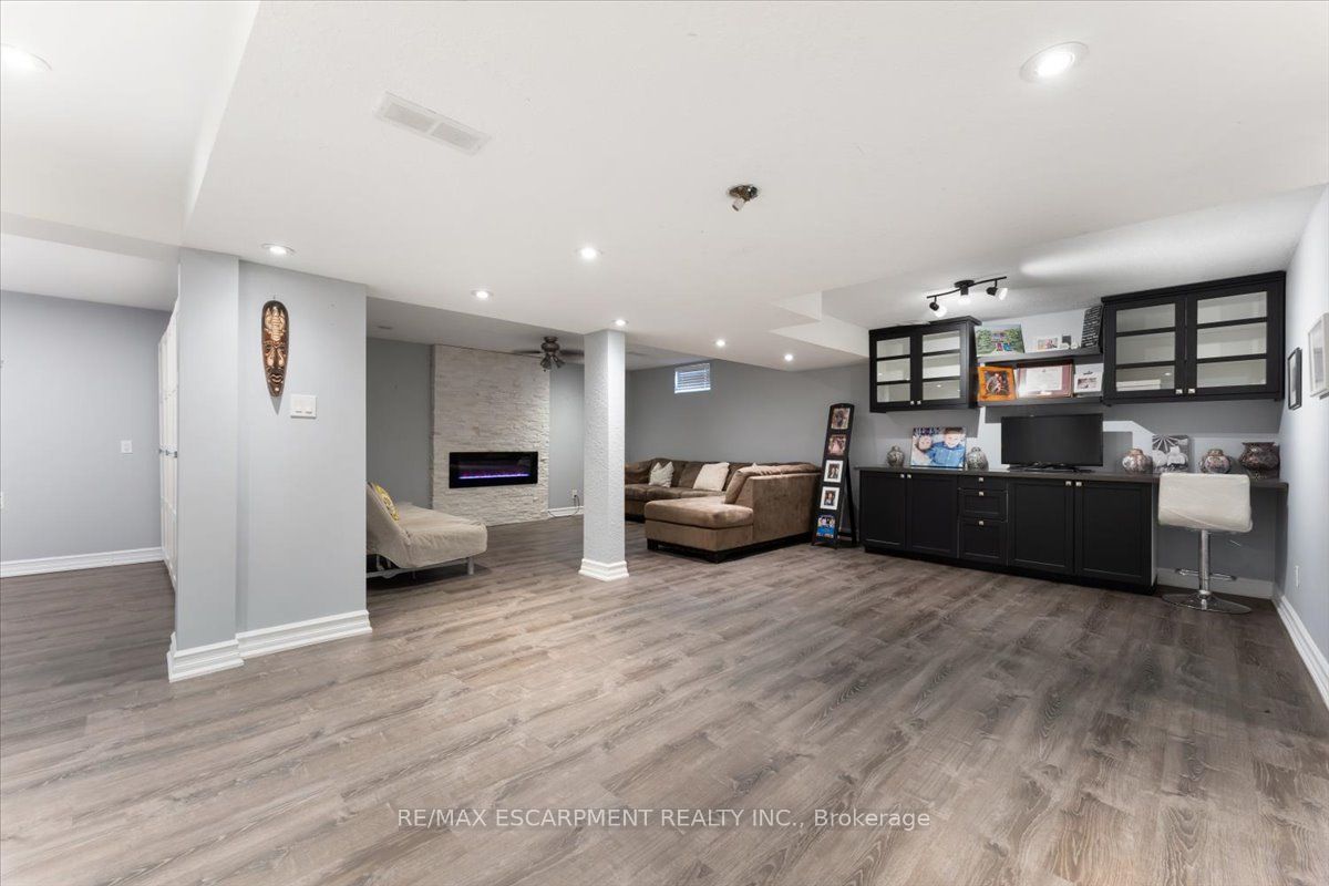 6 Tamarack Court Property Photo 33