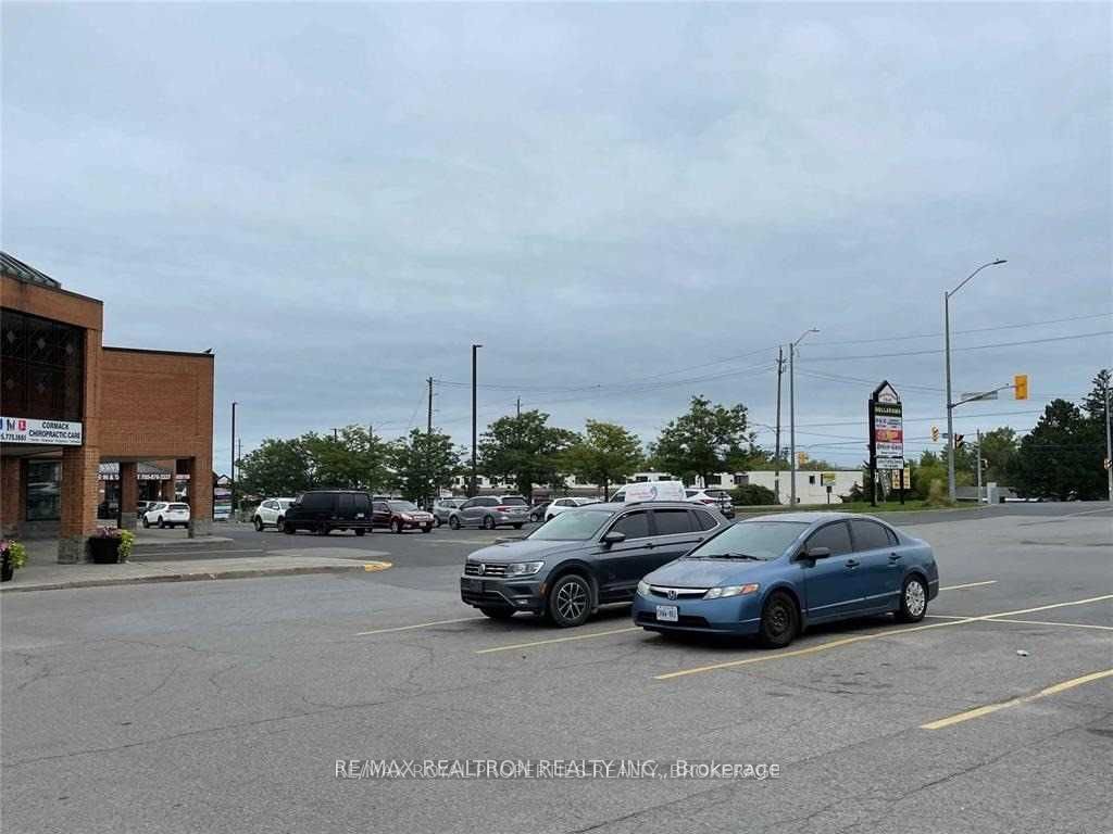 1840 Lansdowne St W Property Photo 13