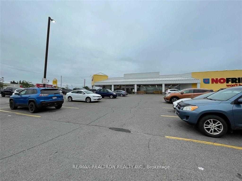 1840 Lansdowne St W Property Photo 14