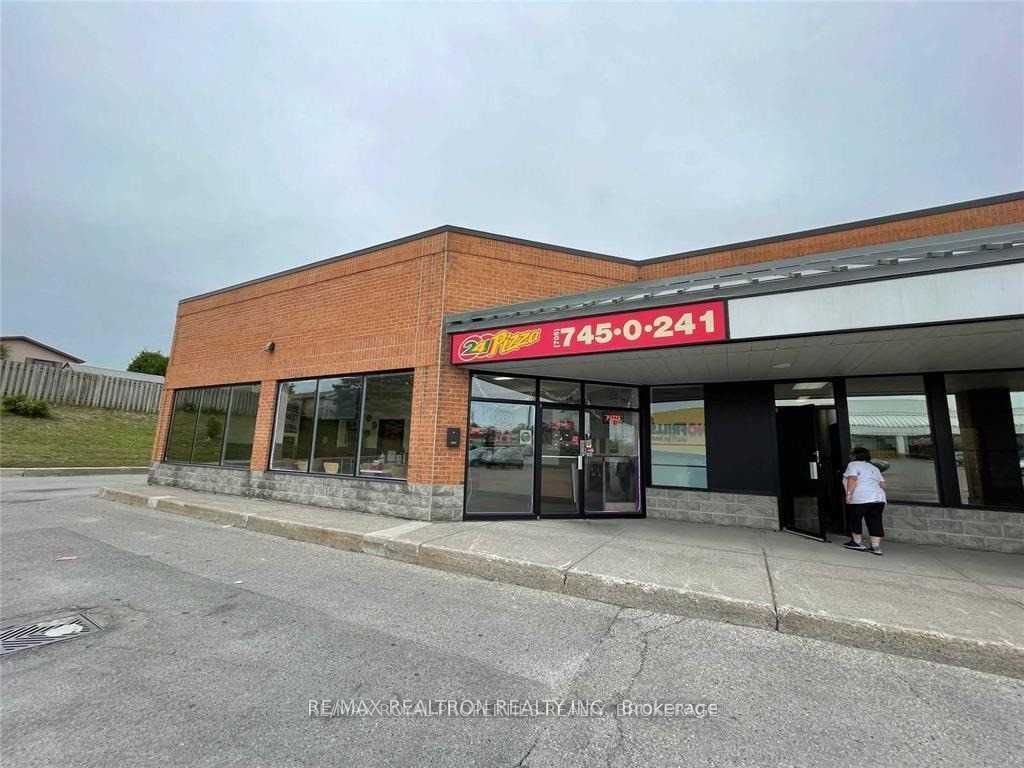 1840 Lansdowne St W Property Photo 25