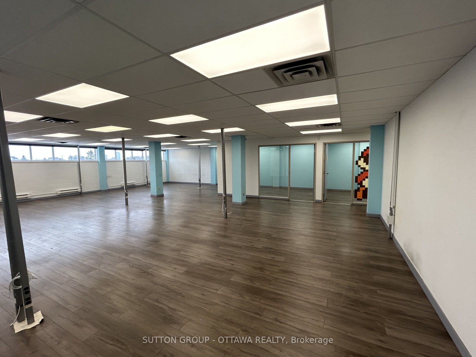 #400 - 981 Wellington Street Property Photo 6
