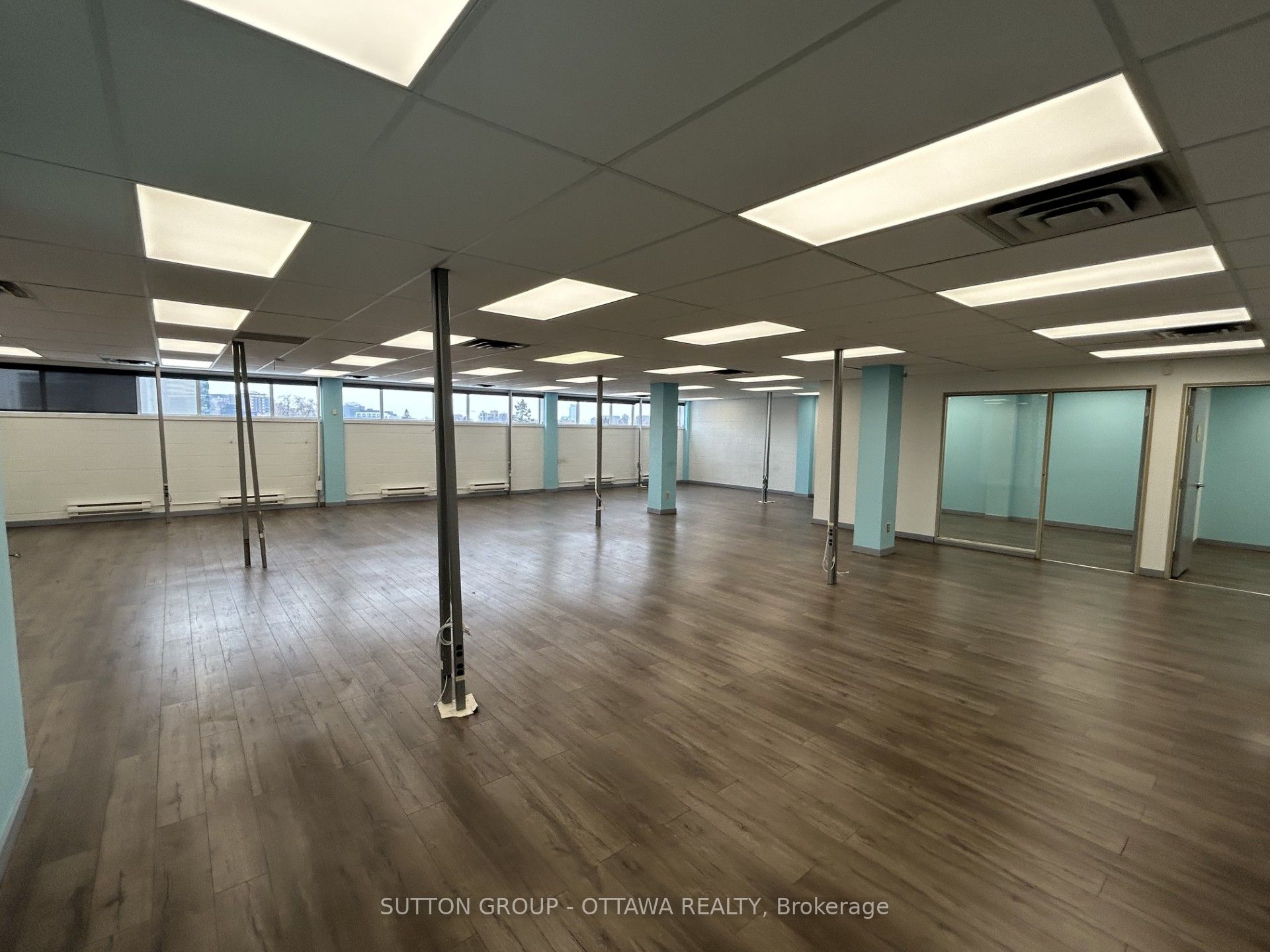 #400 - 981 Wellington Street Property Photo 7