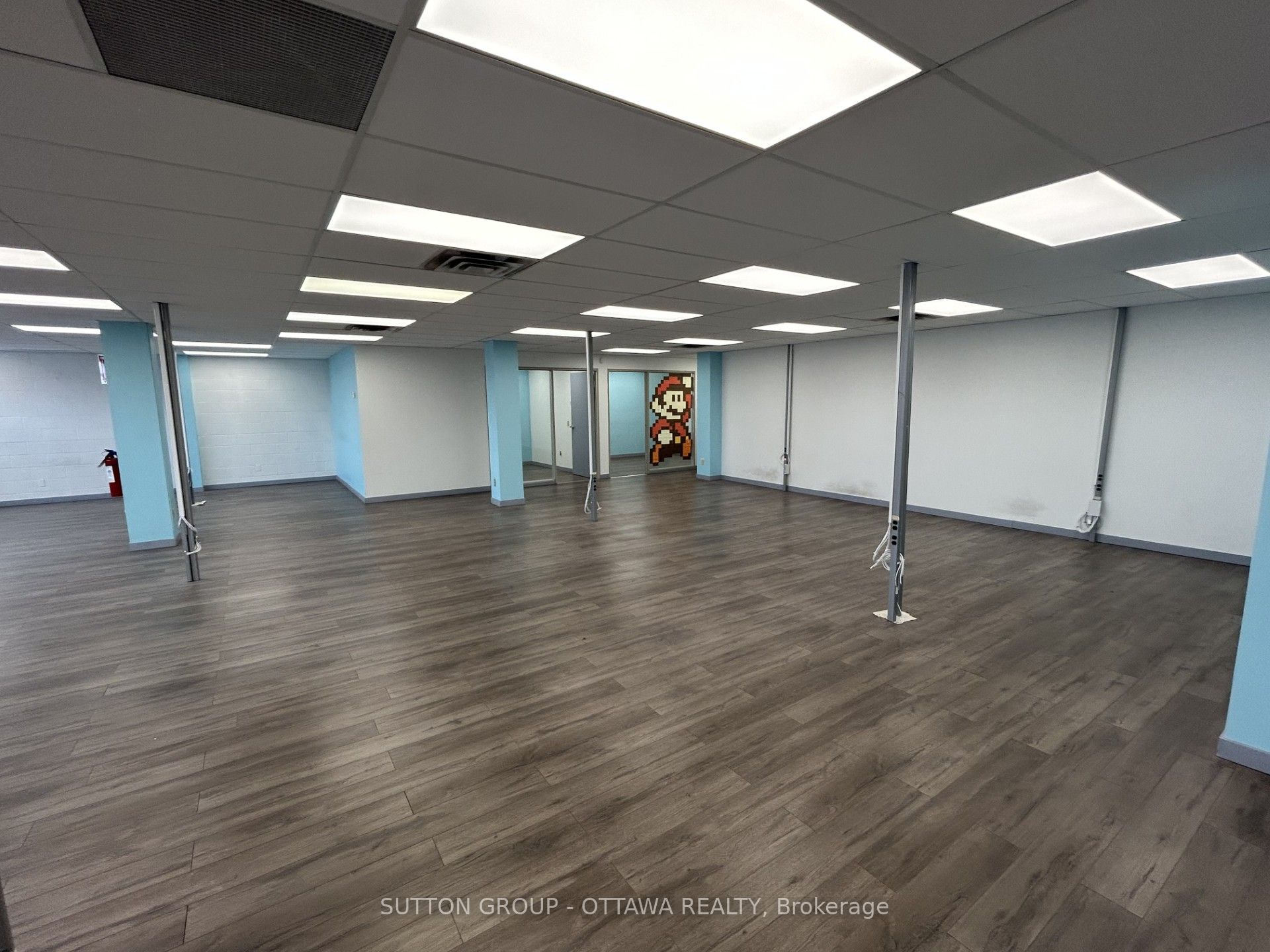 #400 - 981 Wellington Street Property Photo 8