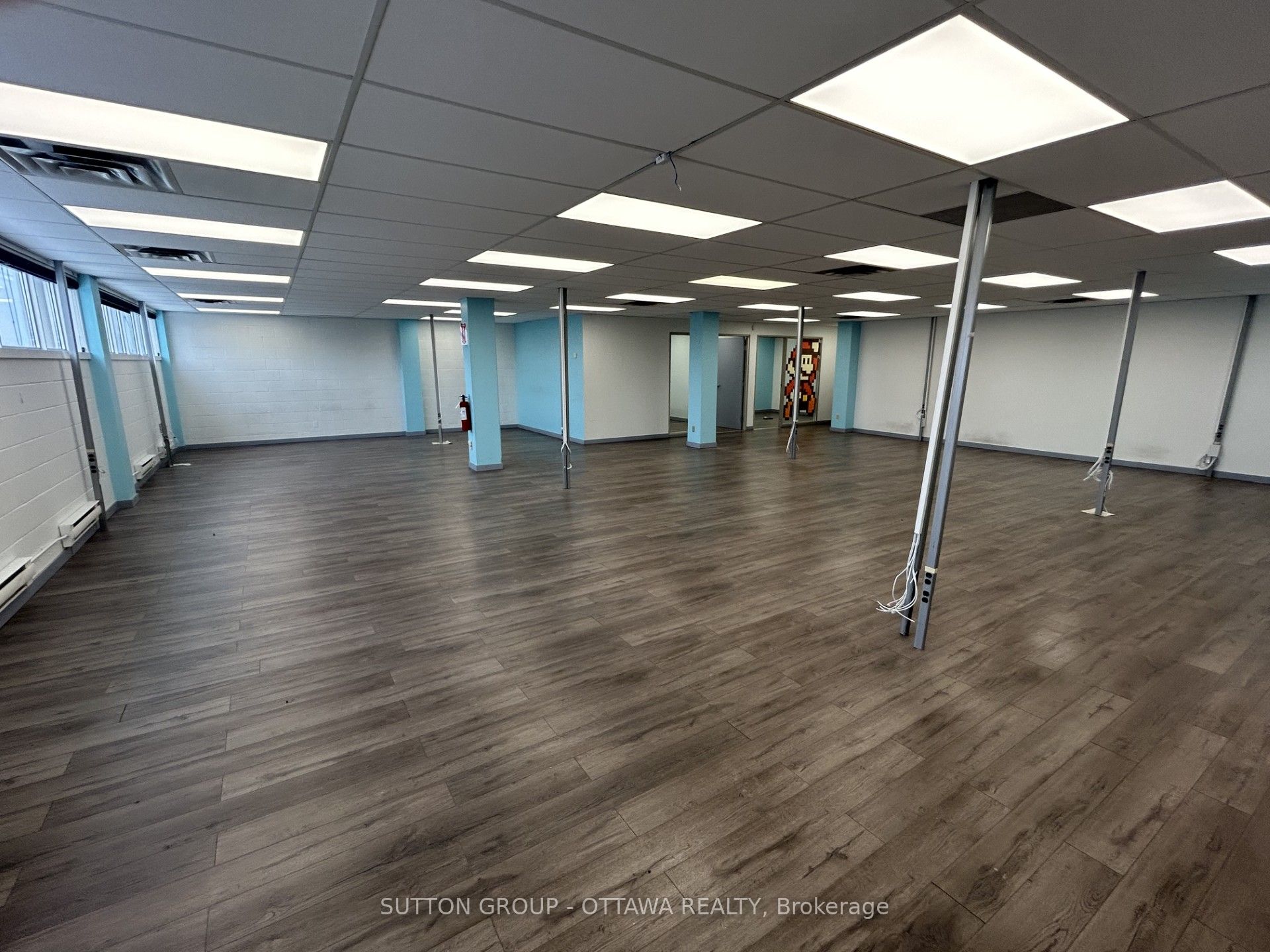 #400 - 981 Wellington Street Property Photo 9