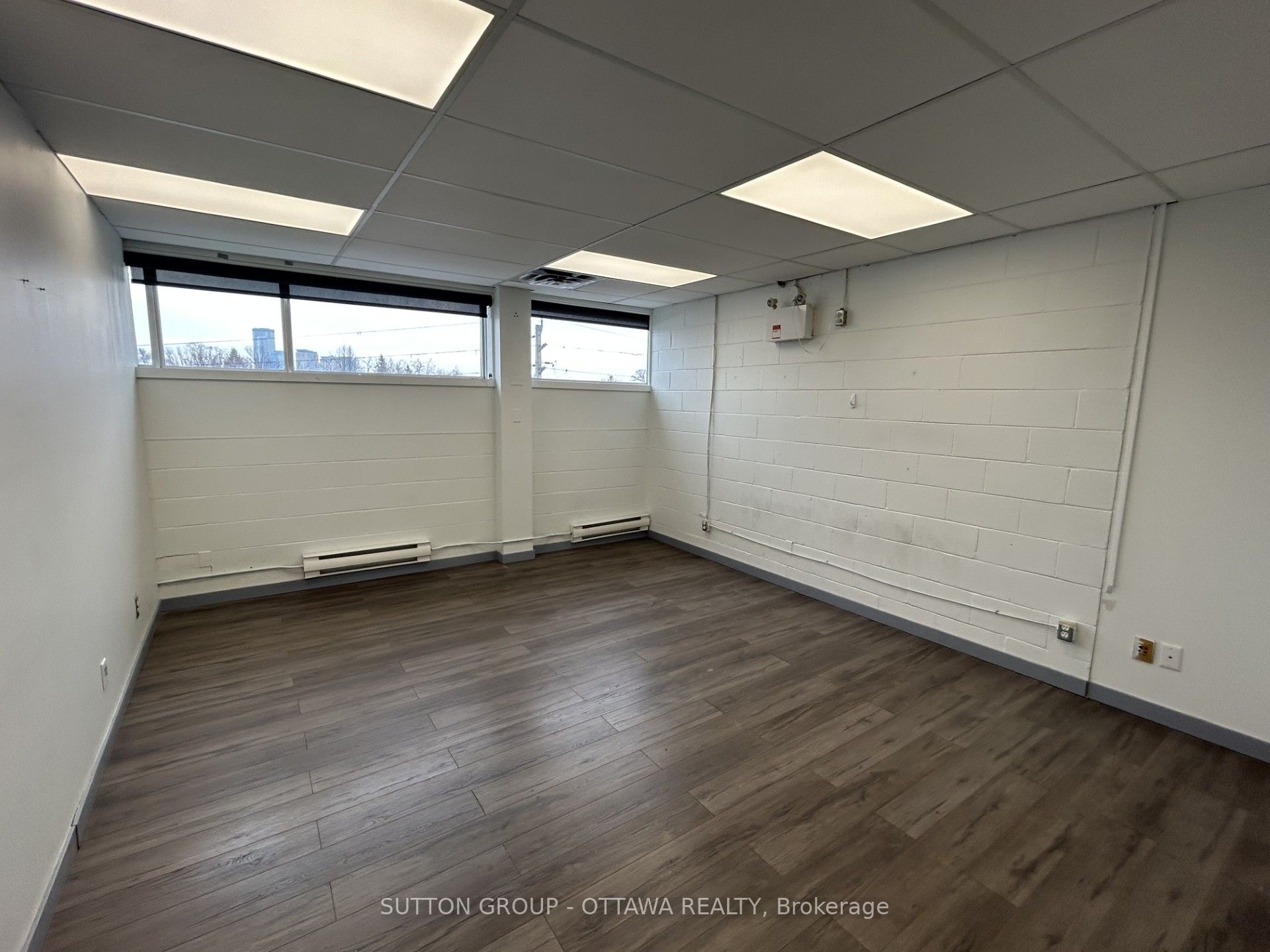 #400 - 981 Wellington Street Property Photo 12