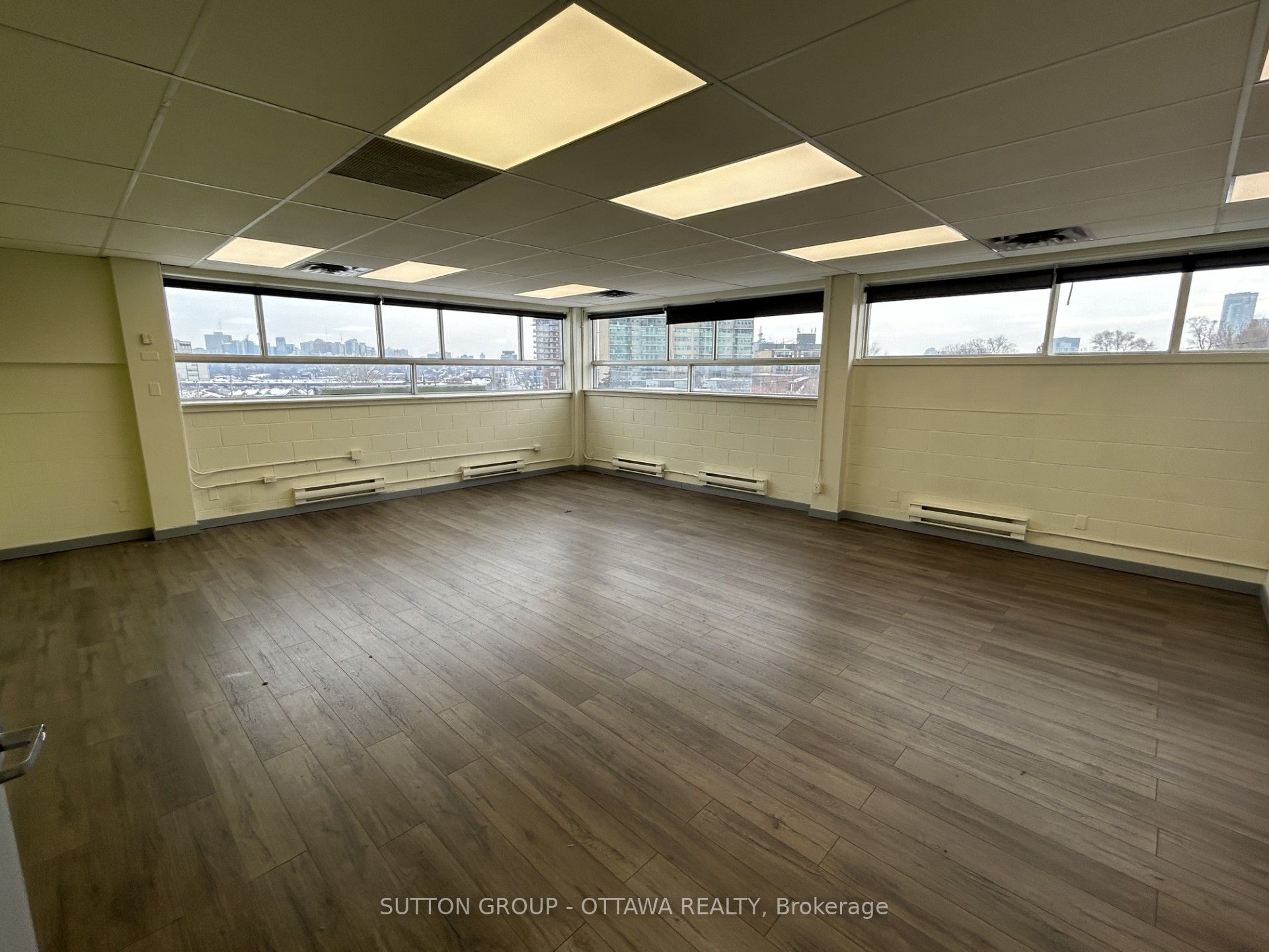 #400 - 981 Wellington Street Property Photo 15