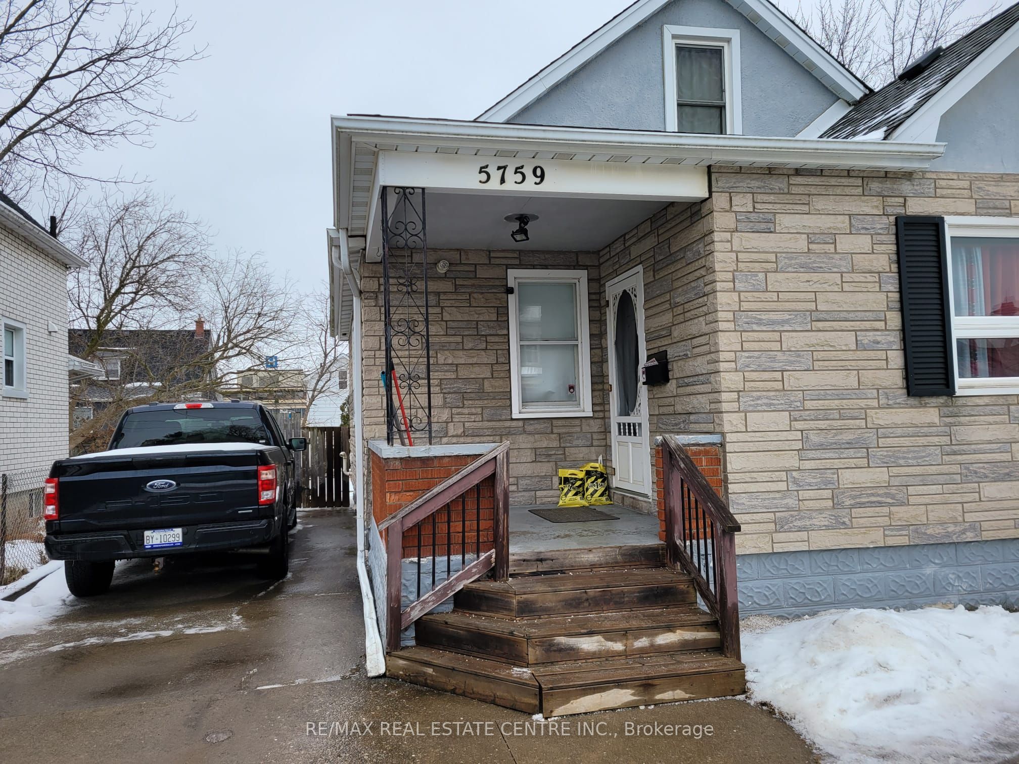 5759 Emery Street Property Photo