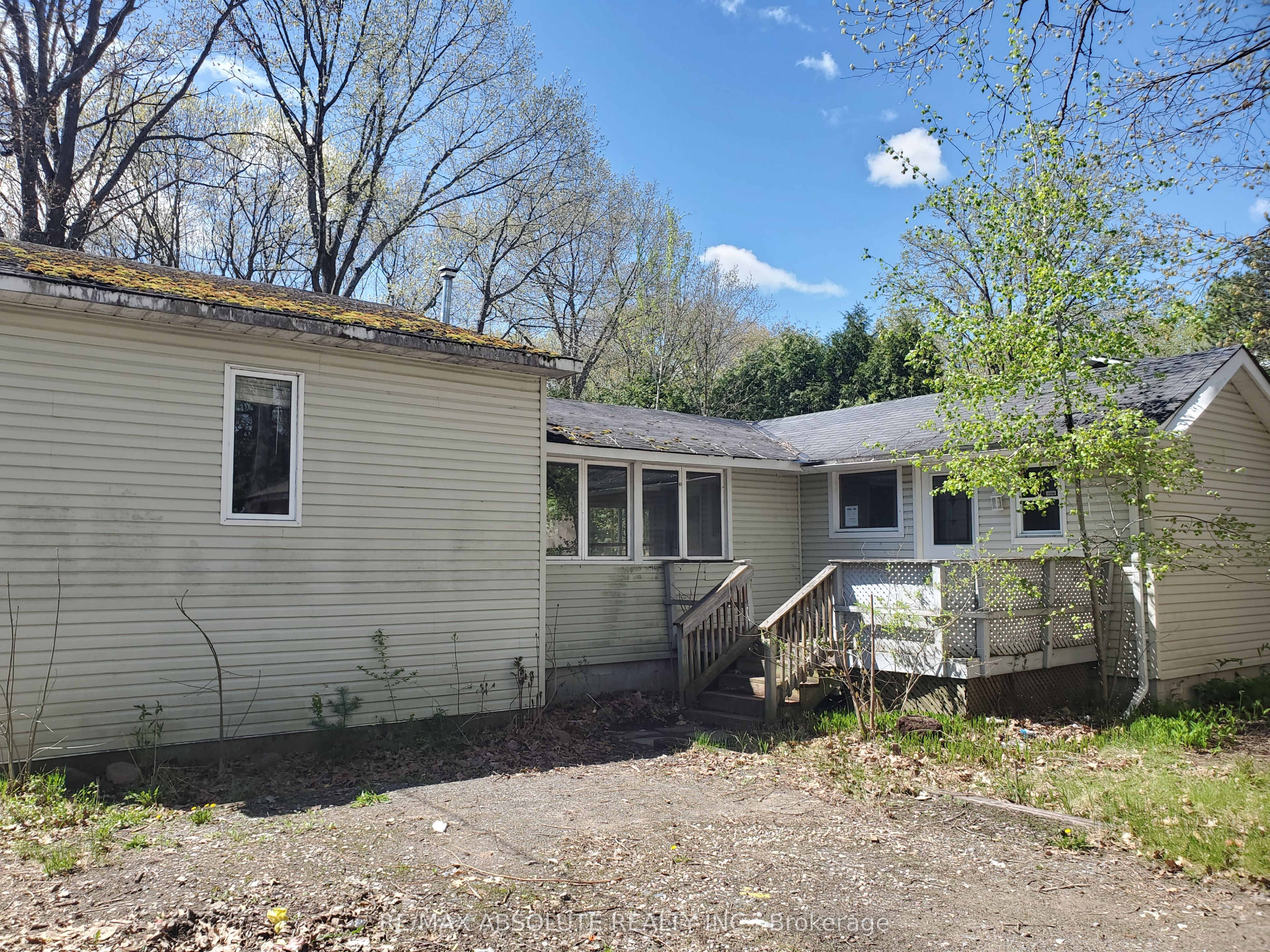 755 Bayview Drive Property Photo 4