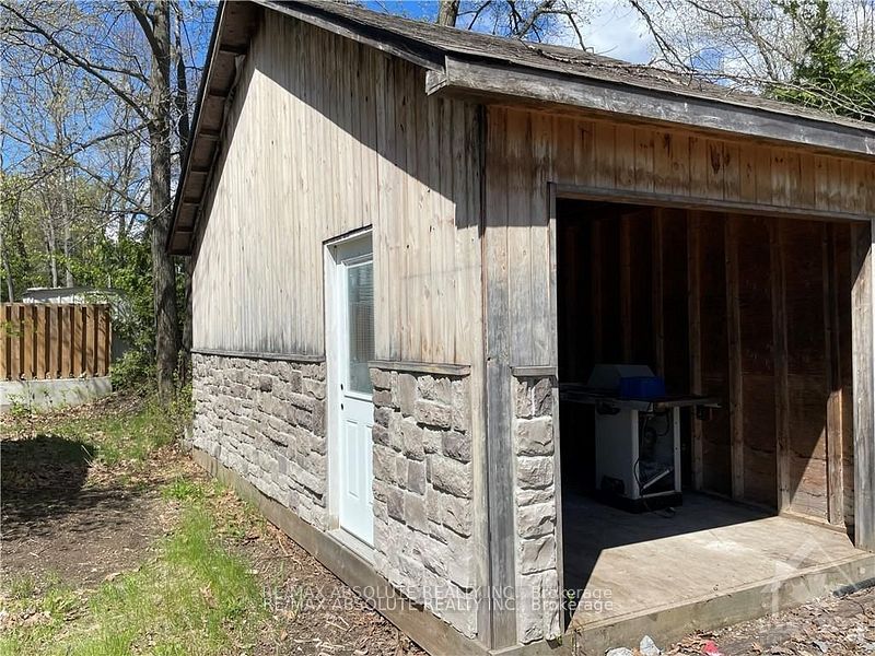 755 Bayview Drive Property Photo 6