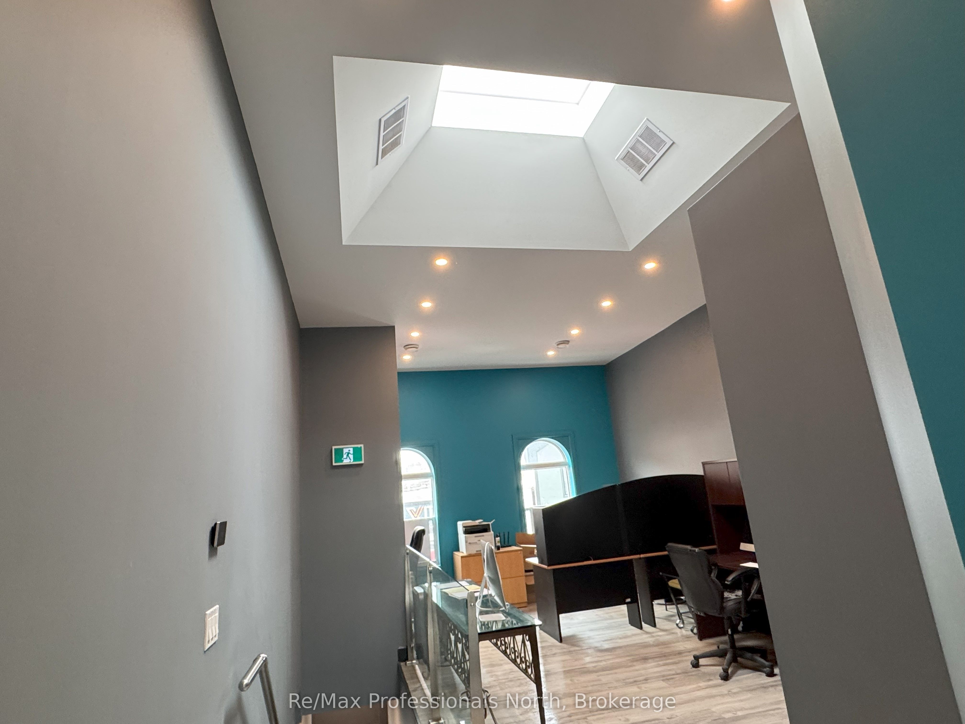 #a - 8 Manitoba Street Property Photo 4