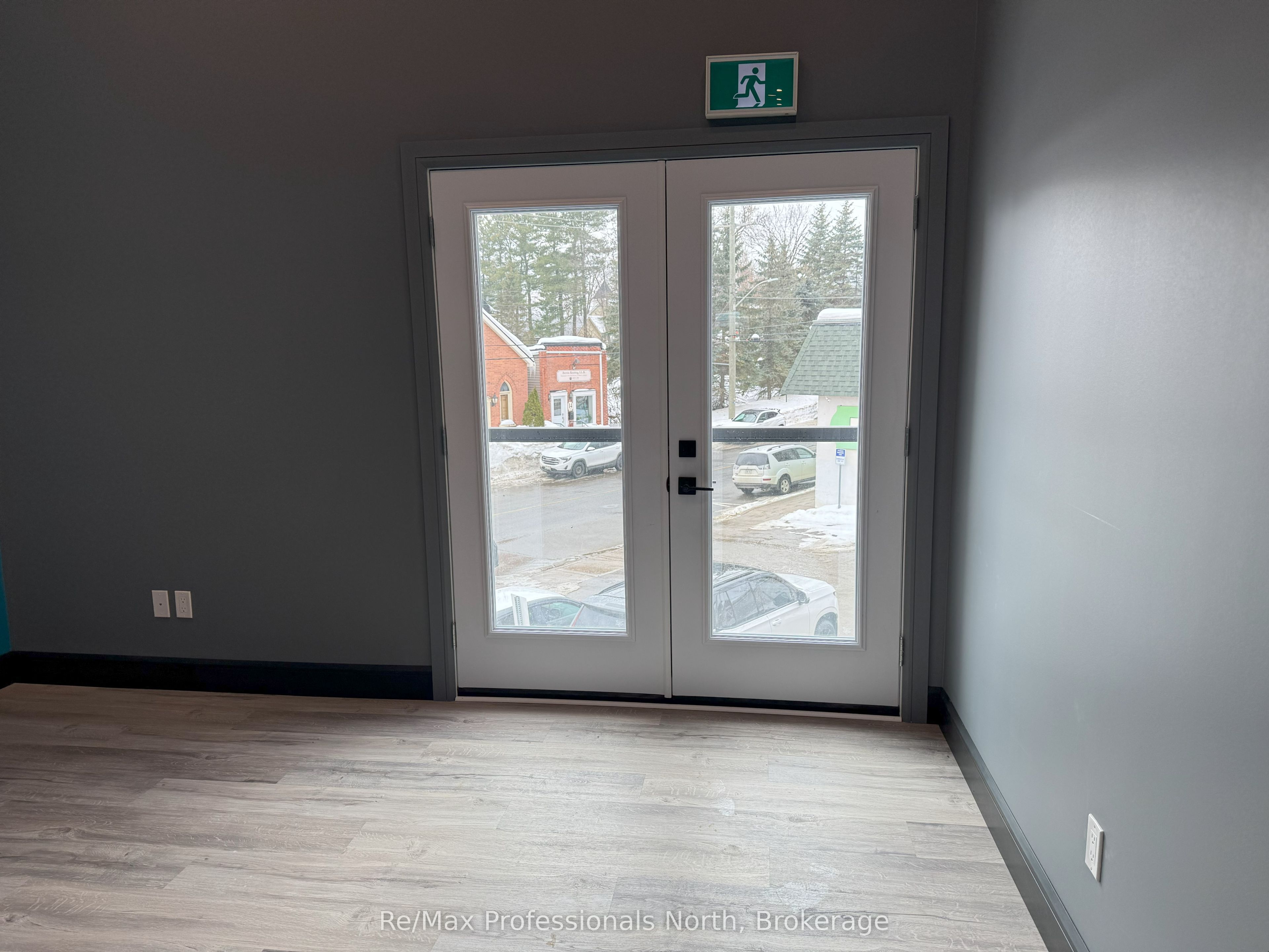 #a - 8 Manitoba Street Property Photo 6