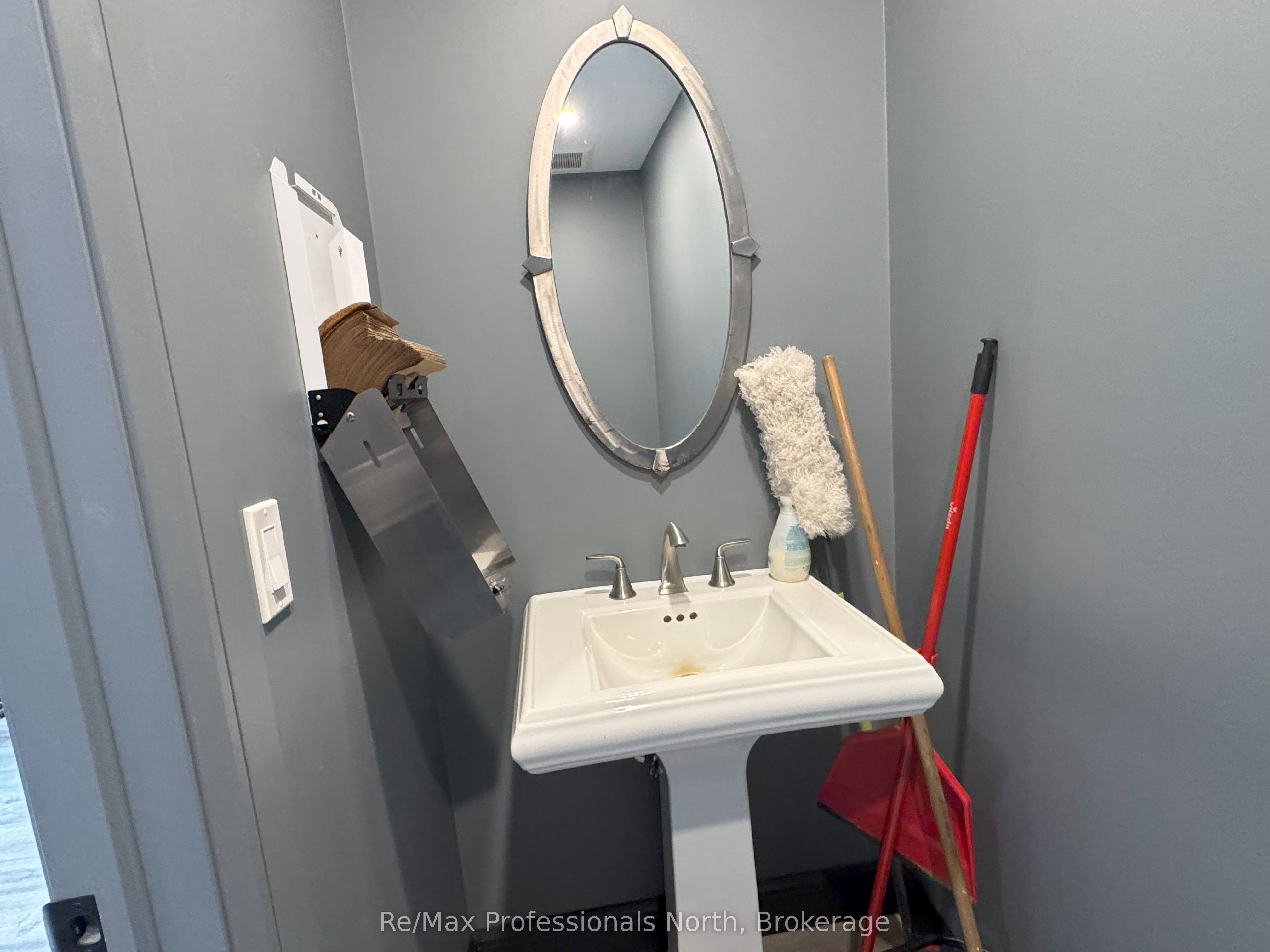#a - 8 Manitoba Street Property Photo 14