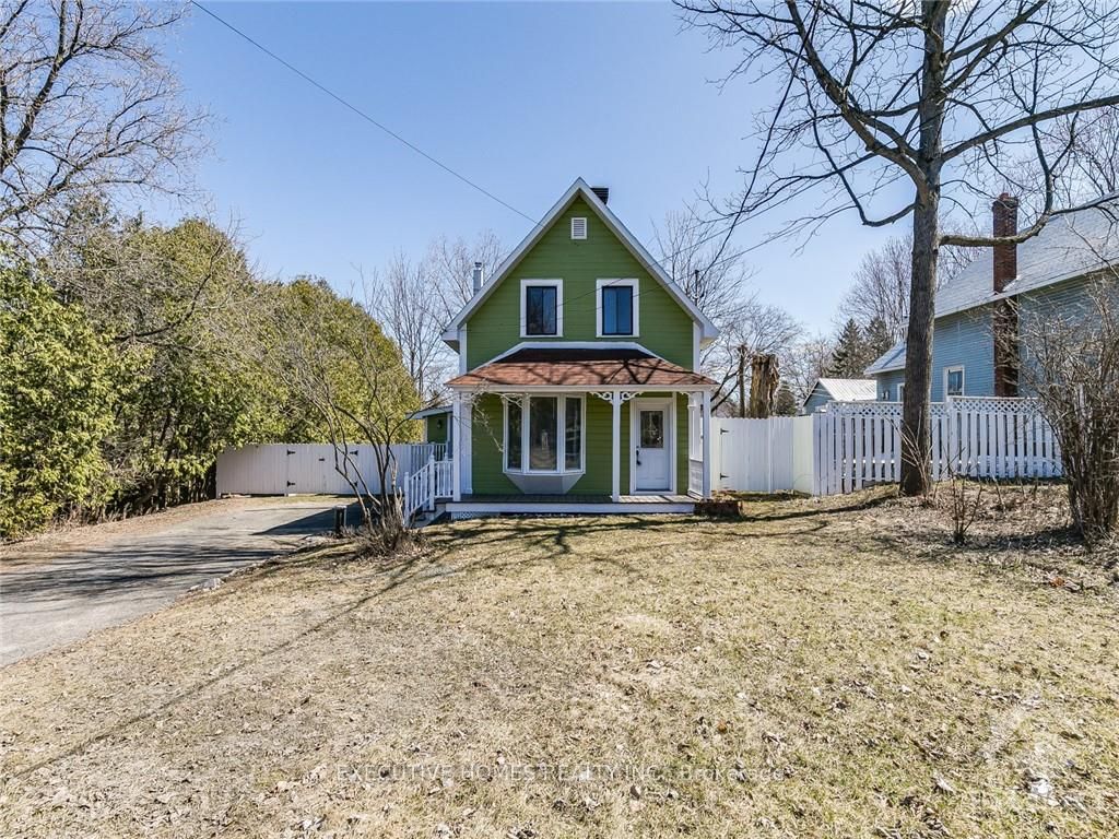 983 Cameron St Property Photo