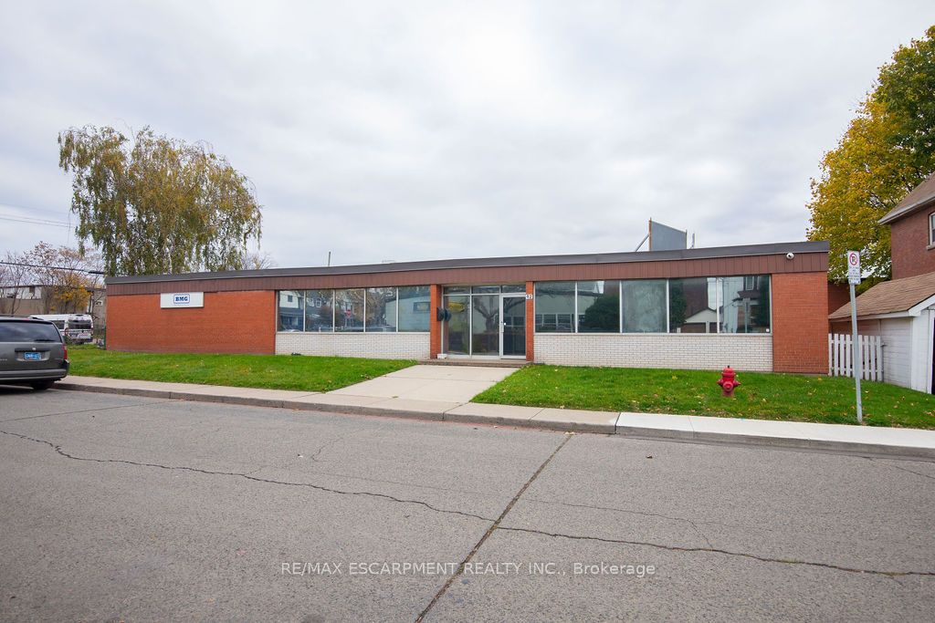 42 Niagara Street Property Photo 3