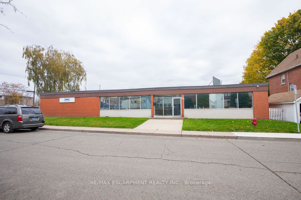 42 Niagara Street Property Photo 4