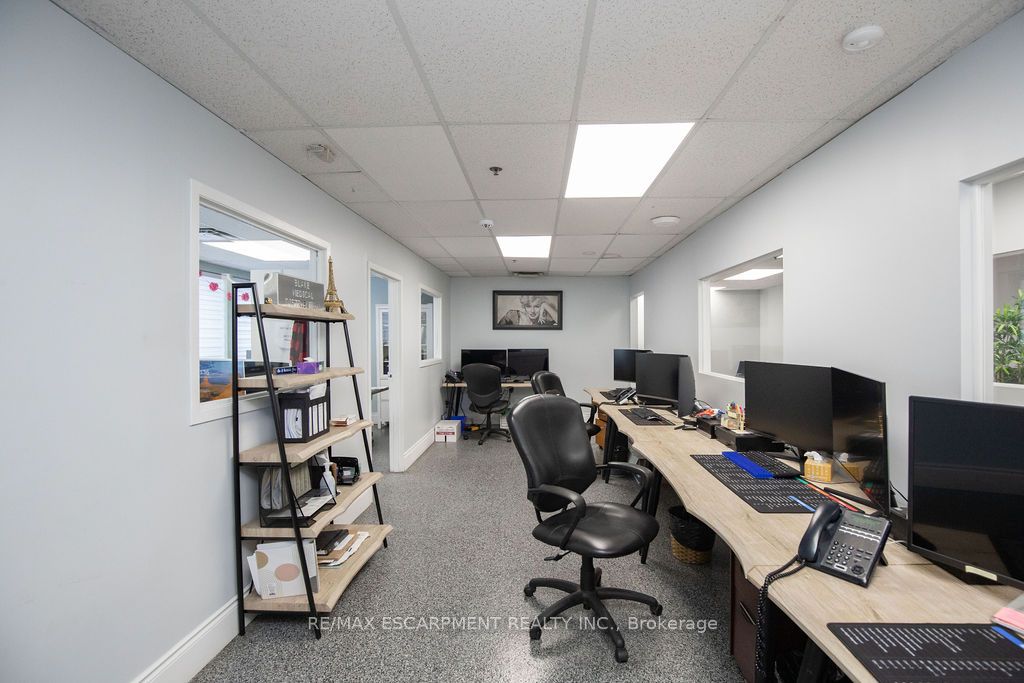 42 Niagara Street Property Photo 6