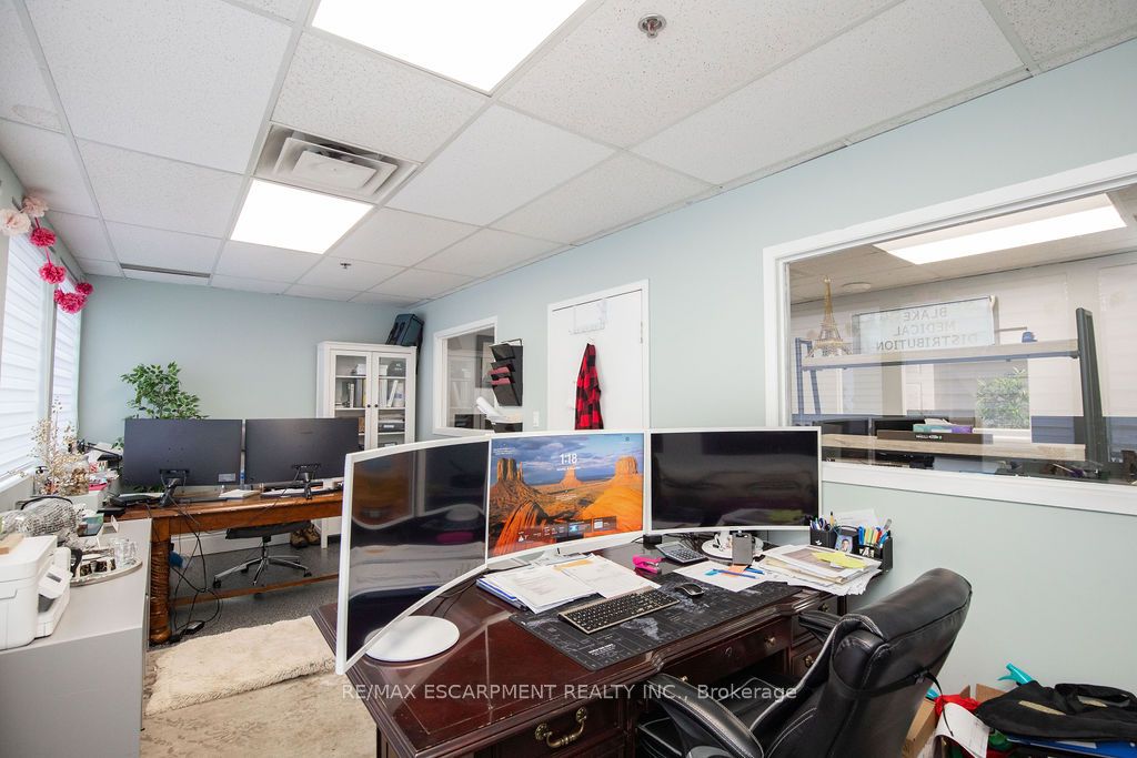 42 Niagara Street Property Photo 8