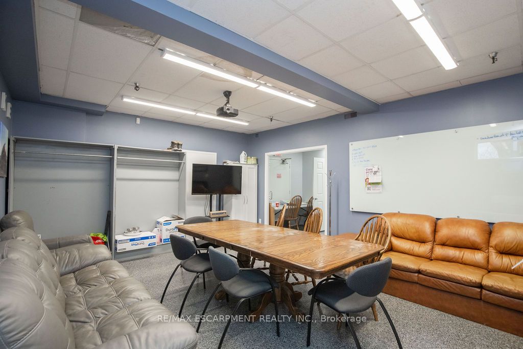 42 Niagara Street Property Photo 23