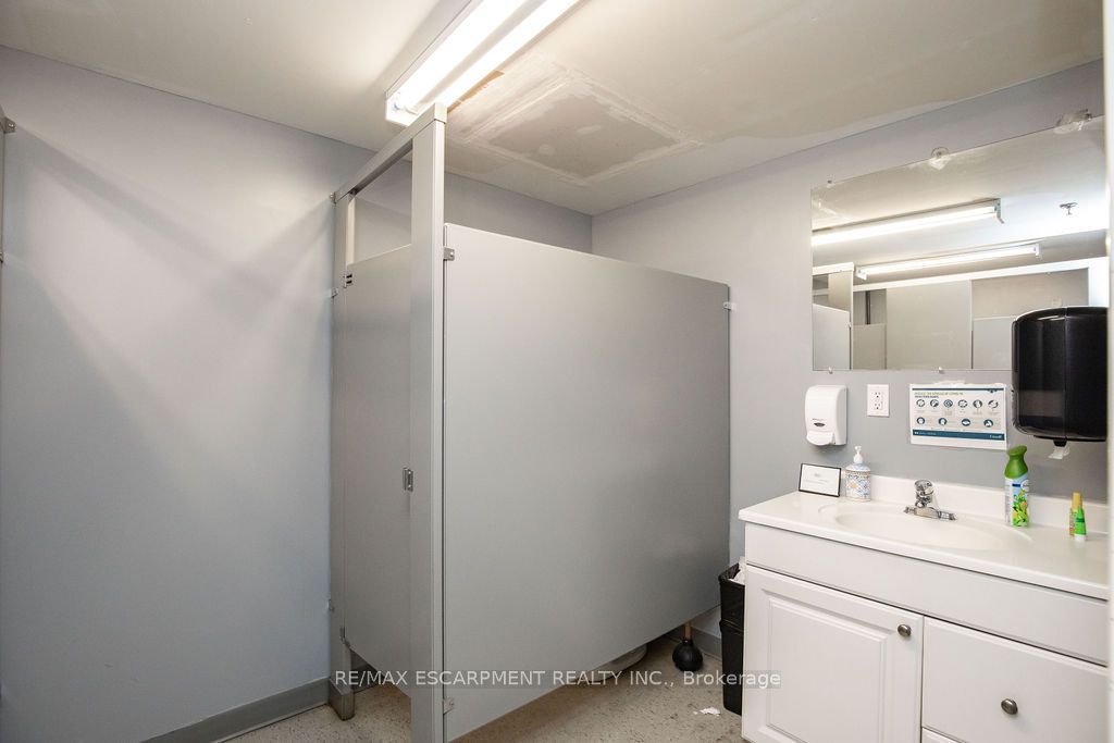 42 Niagara Street Property Photo 32