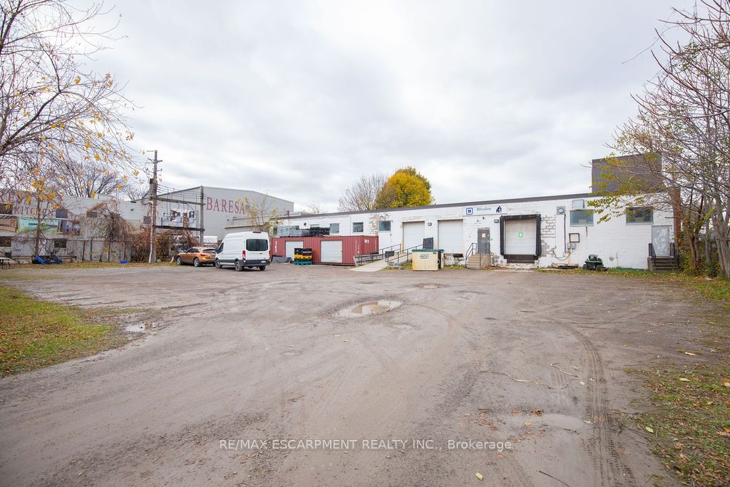 42 Niagara Street Property Photo 43