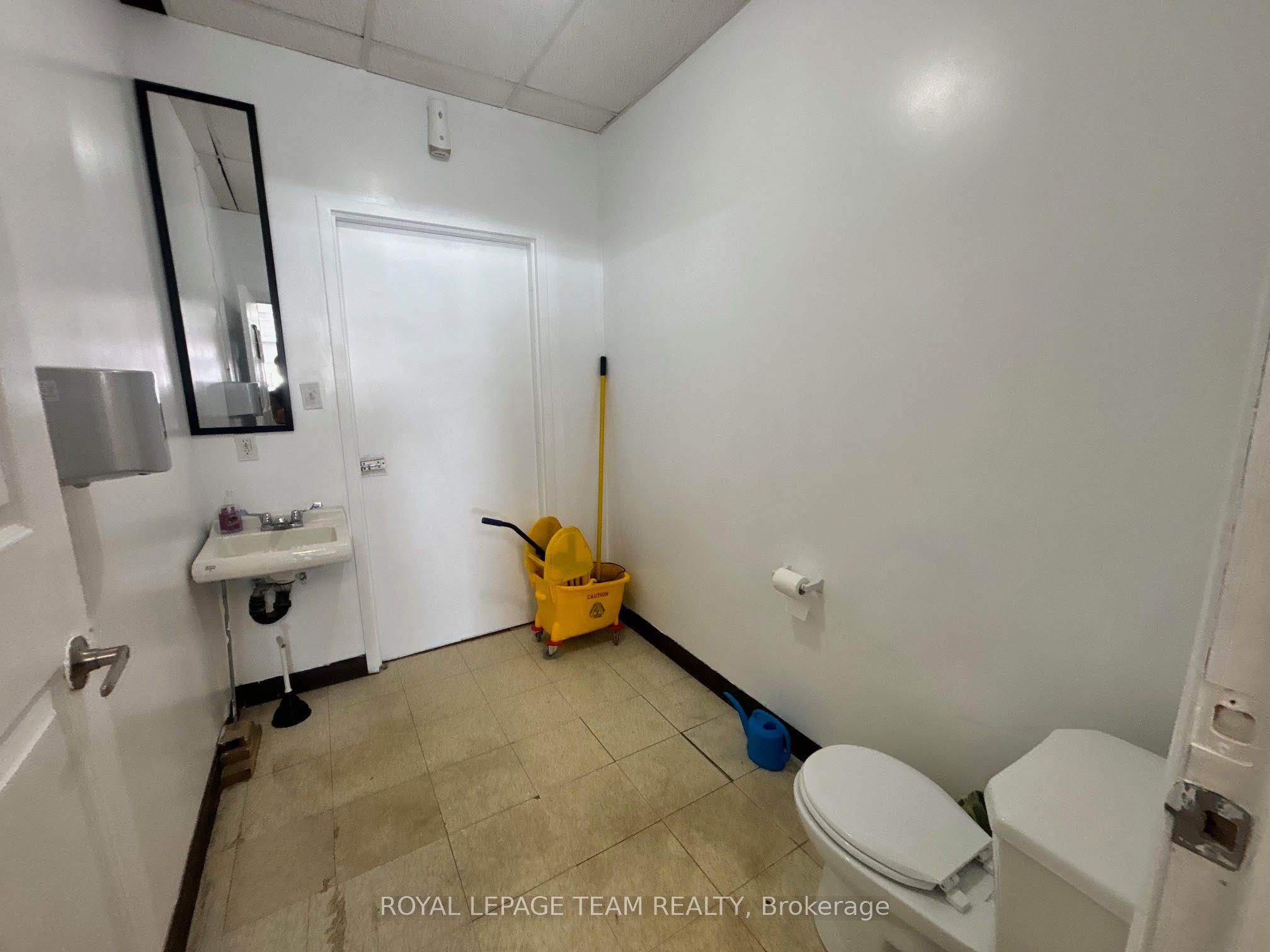 #unit B - 876 Montreal Road Property Photo 19