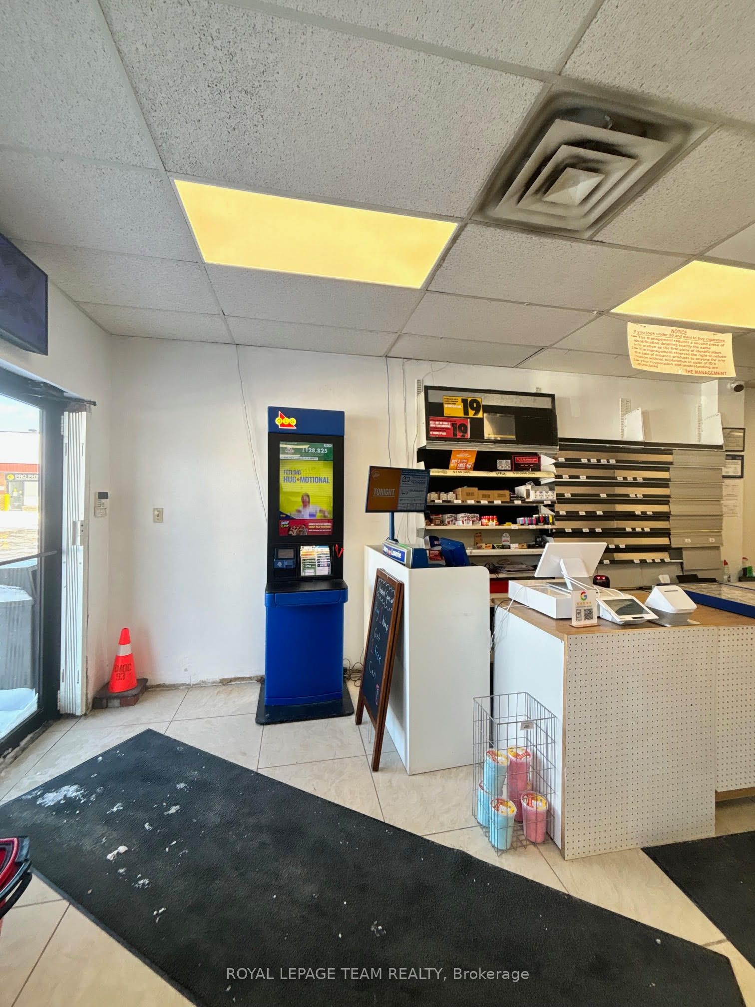 #unit B - 876 Montreal Road Property Photo 28