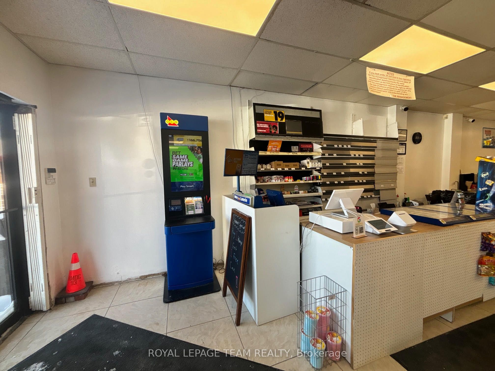 #unit B - 876 Montreal Road Property Photo 29
