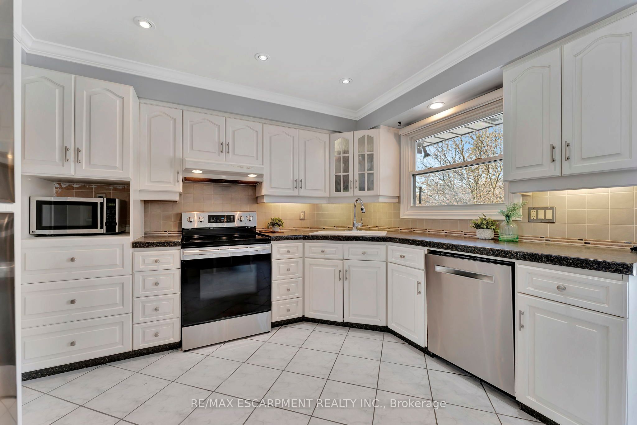 49 Lynndale Road Property Photo 11