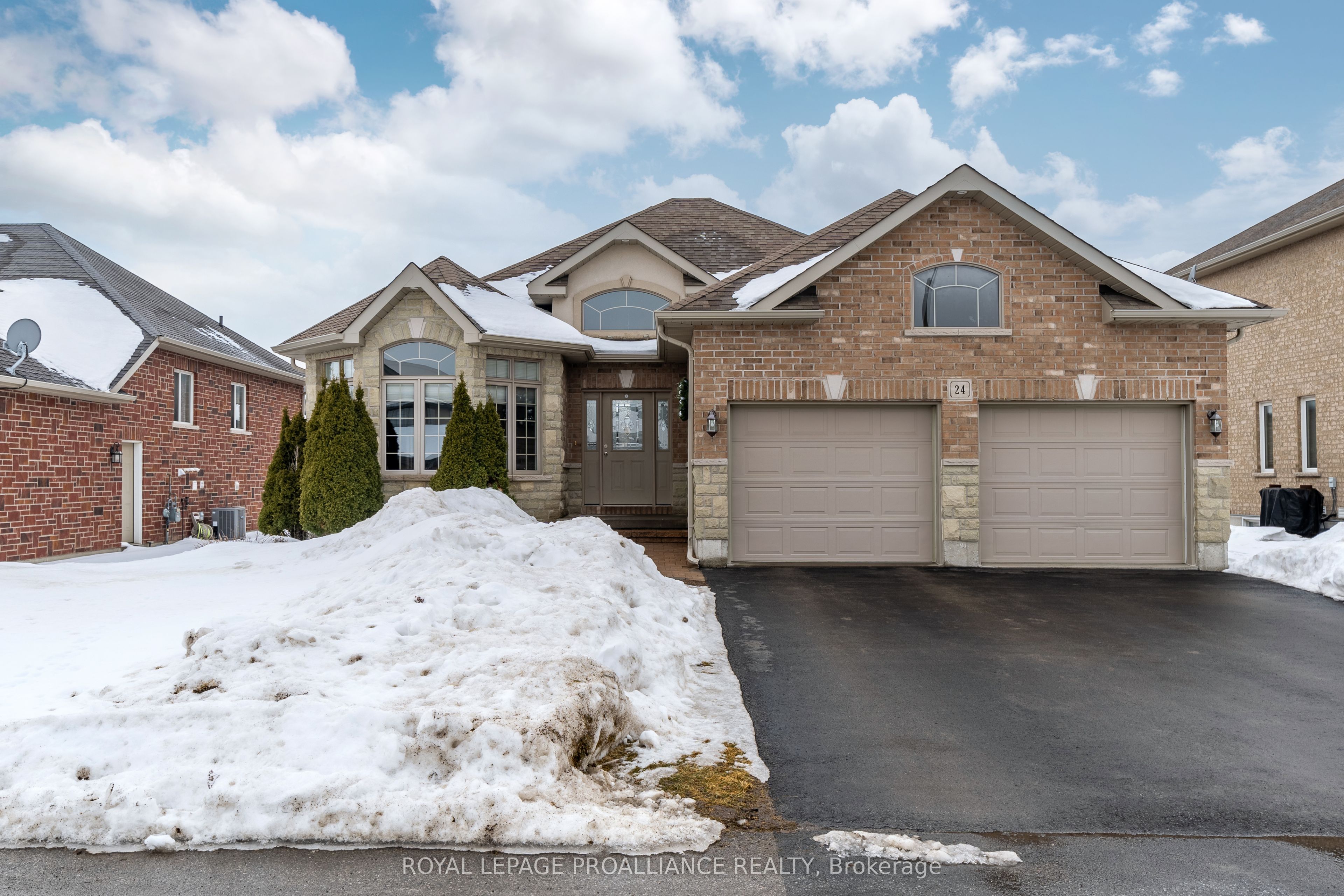 24 Hampton Ridge Dr Property Photo