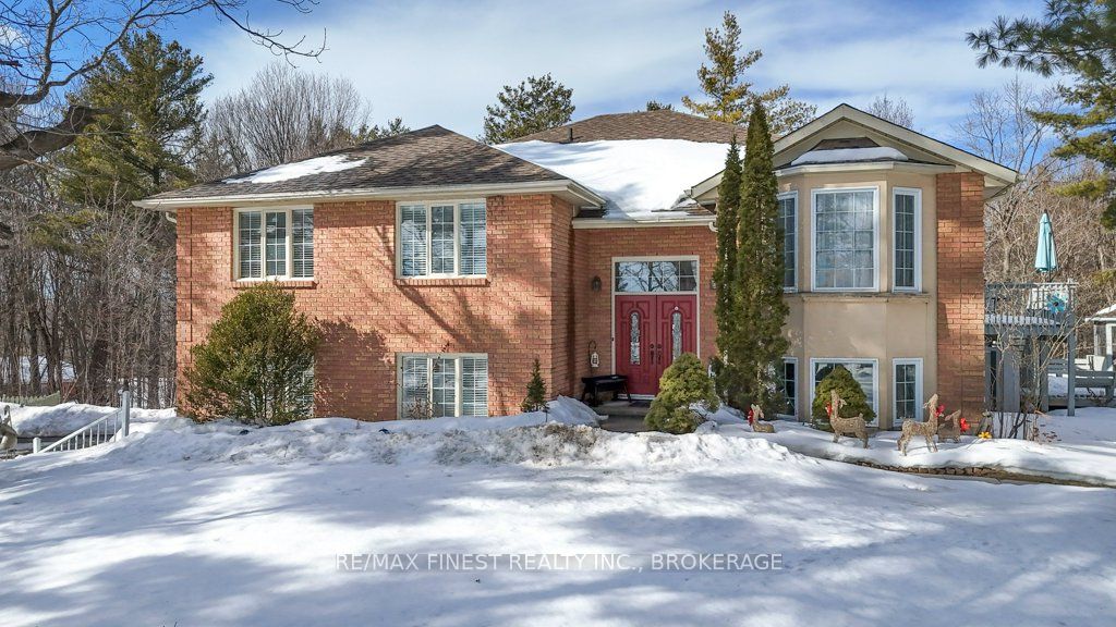 2154 Arne Crescent Property Photo