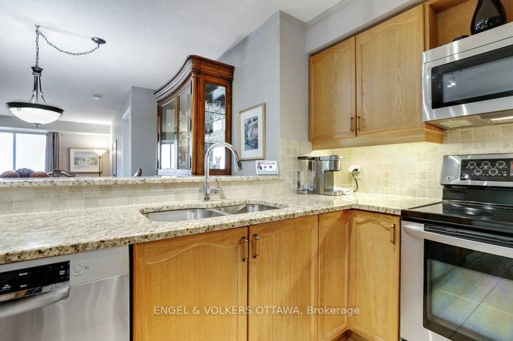 #606 - 120 Grant Carman Drive Property Photo 11